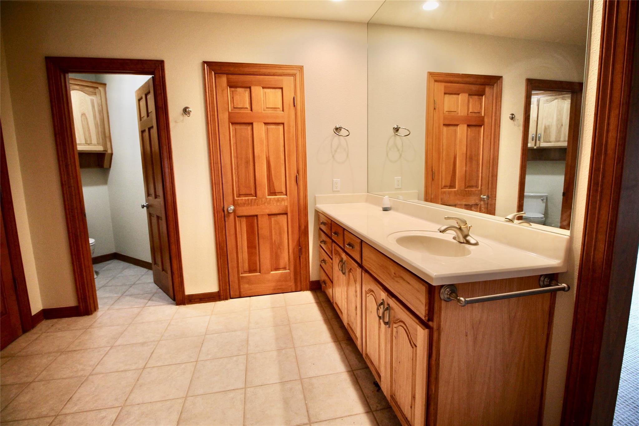 20704 E Lakeshore Dr, Spicewood, TX 78669