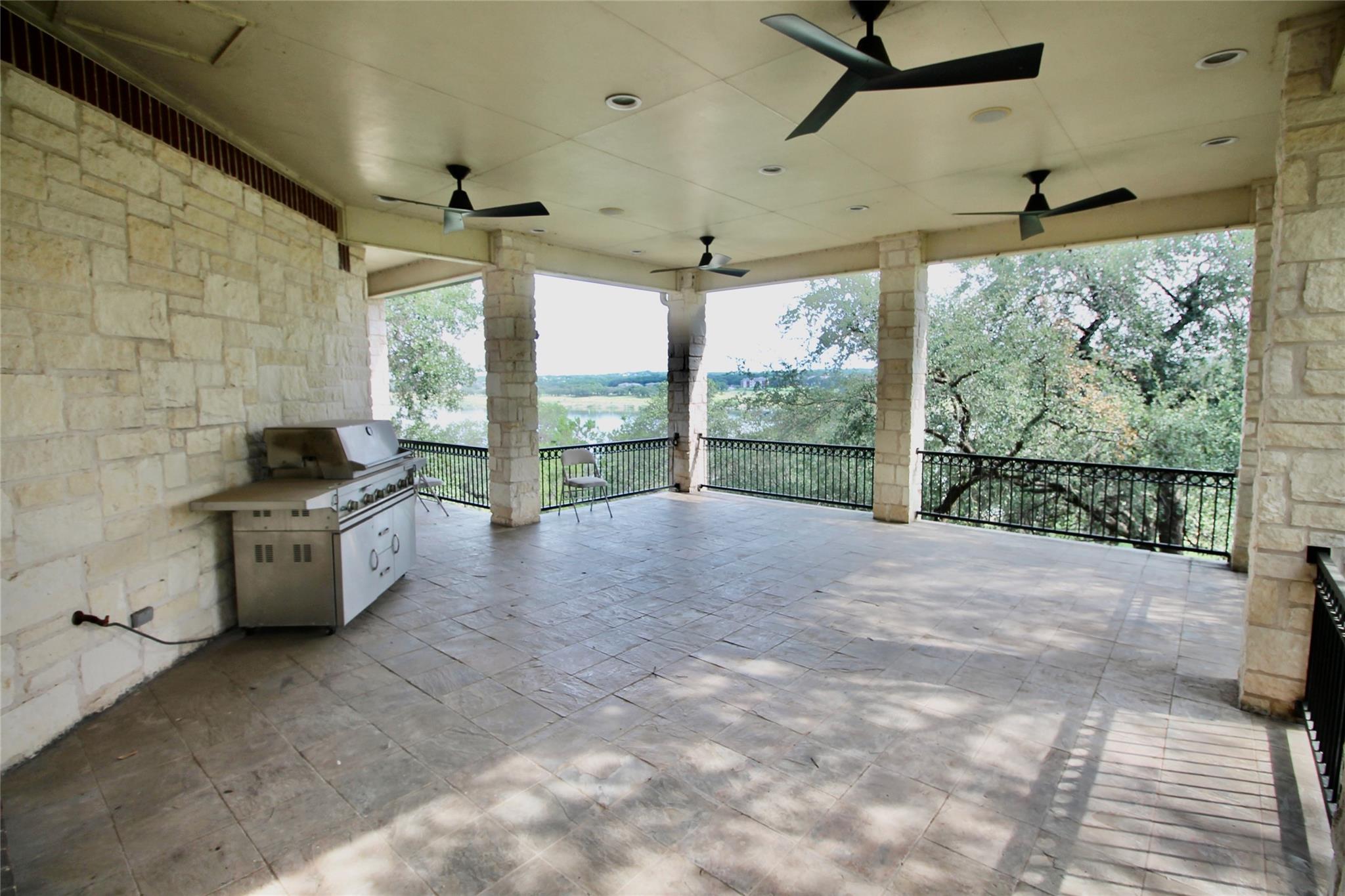 20704 E Lakeshore Dr, Spicewood, TX 78669