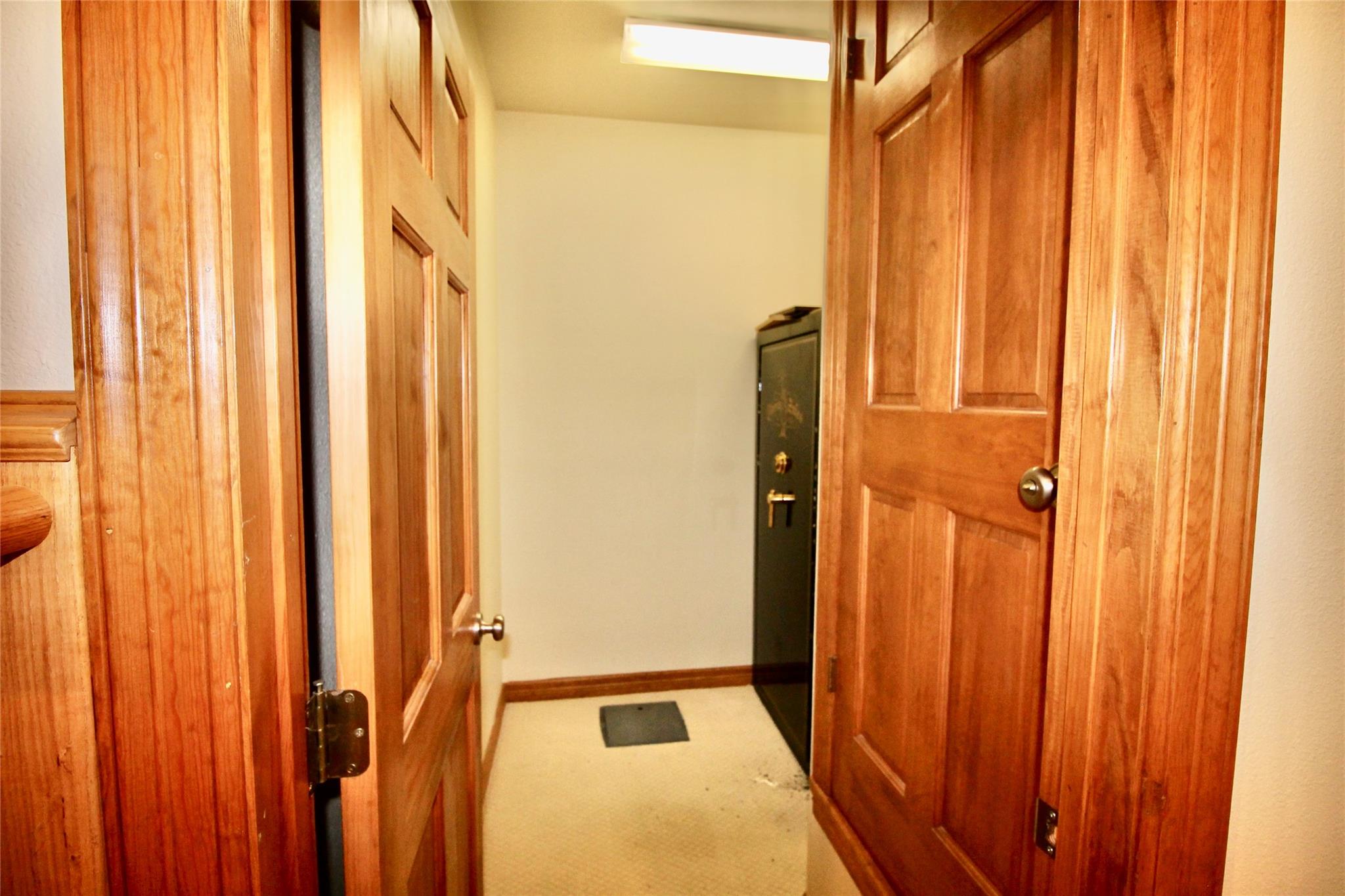 20704 E Lakeshore Dr, Spicewood, TX 78669