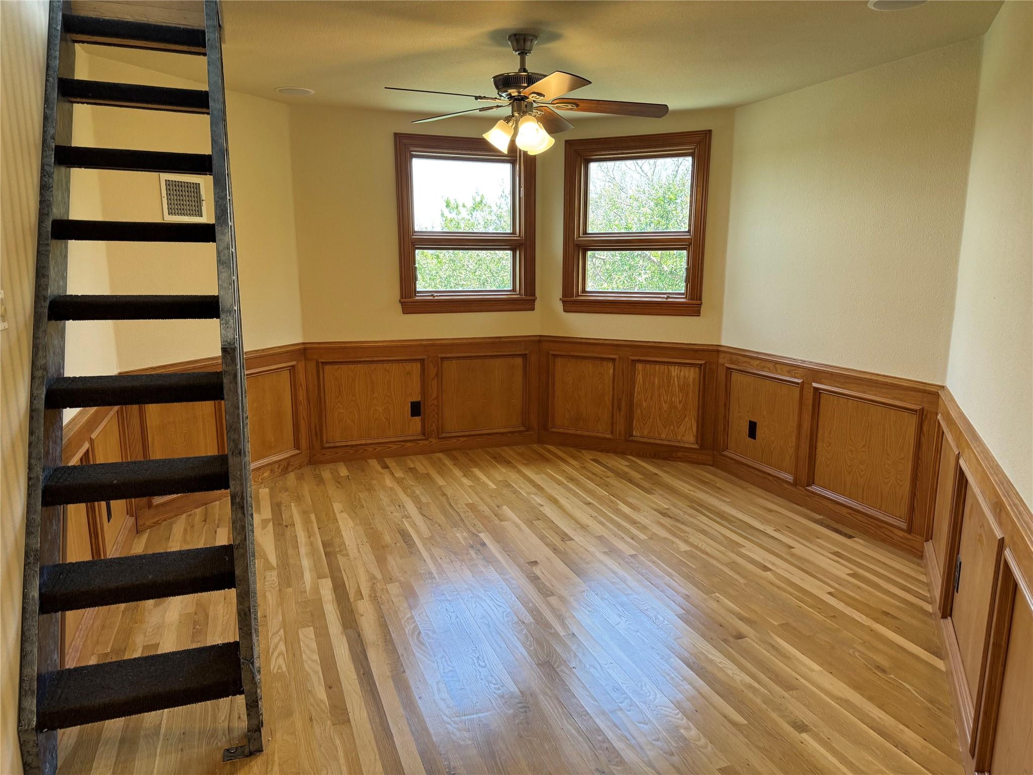 20704 E Lakeshore Dr, Spicewood, TX 78669