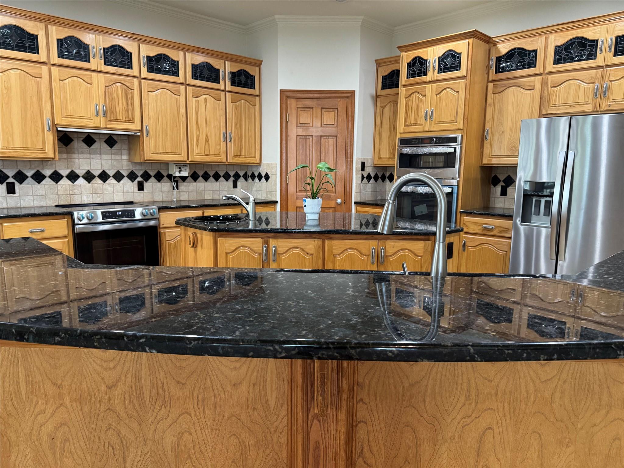 20704 E Lakeshore Dr, Spicewood, TX 78669