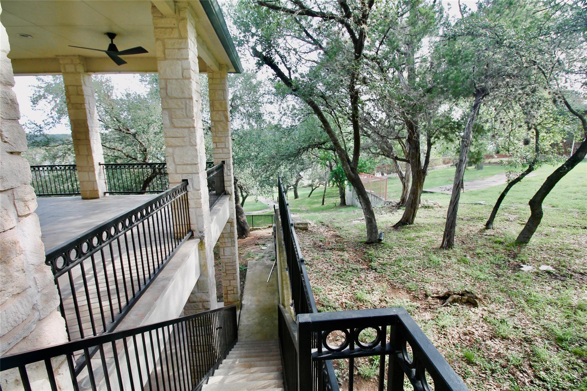 20704 E Lakeshore Dr, Spicewood, TX 78669