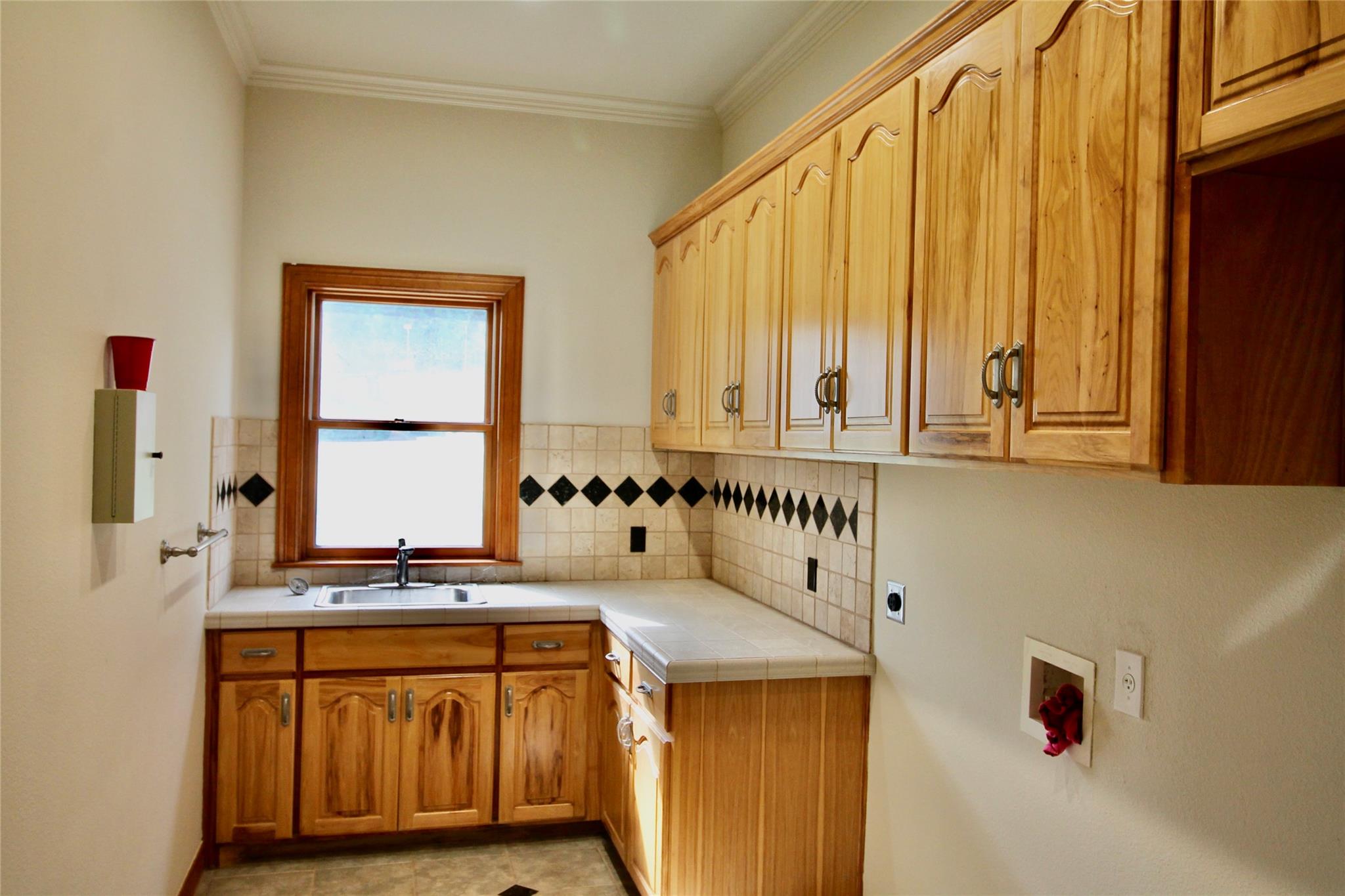 20704 E Lakeshore Dr, Spicewood, TX 78669