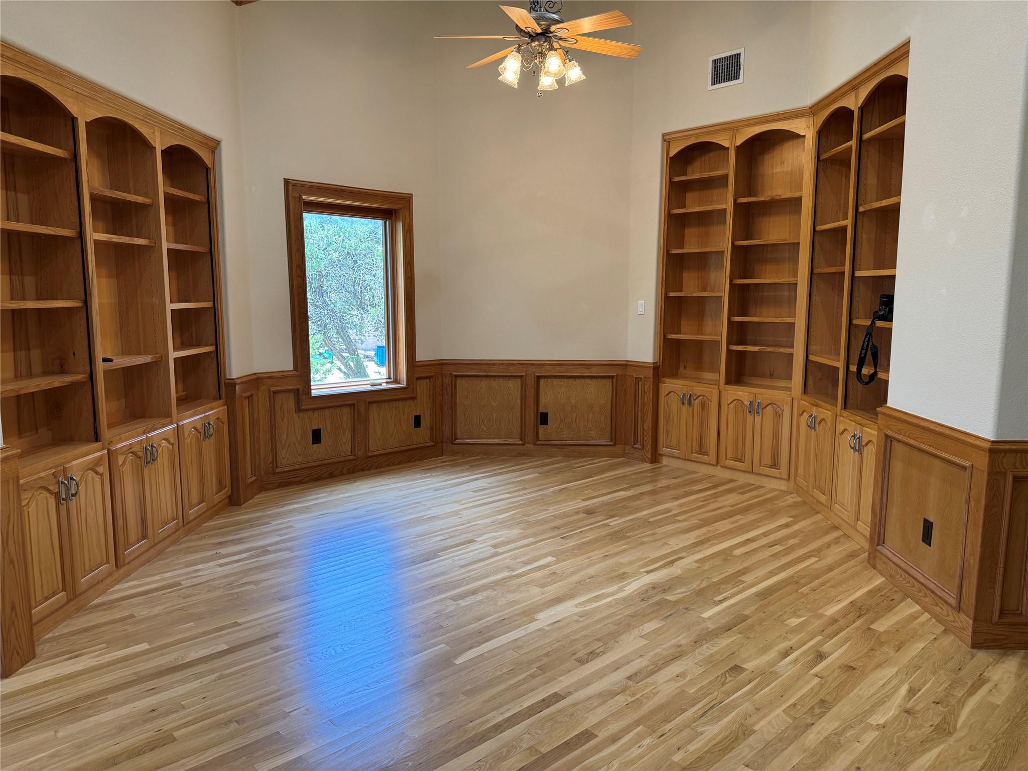 20704 E Lakeshore Dr, Spicewood, TX 78669