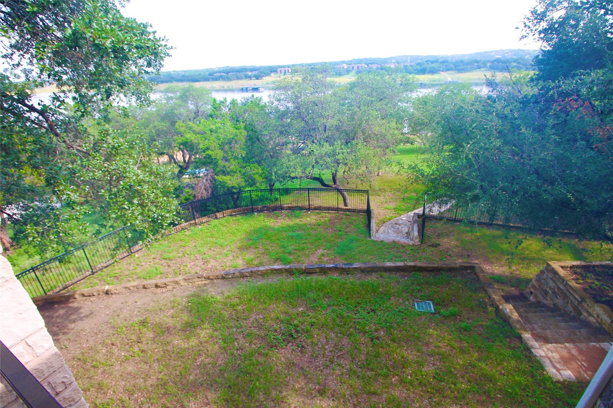 20704 E Lakeshore Dr, Spicewood, TX 78669