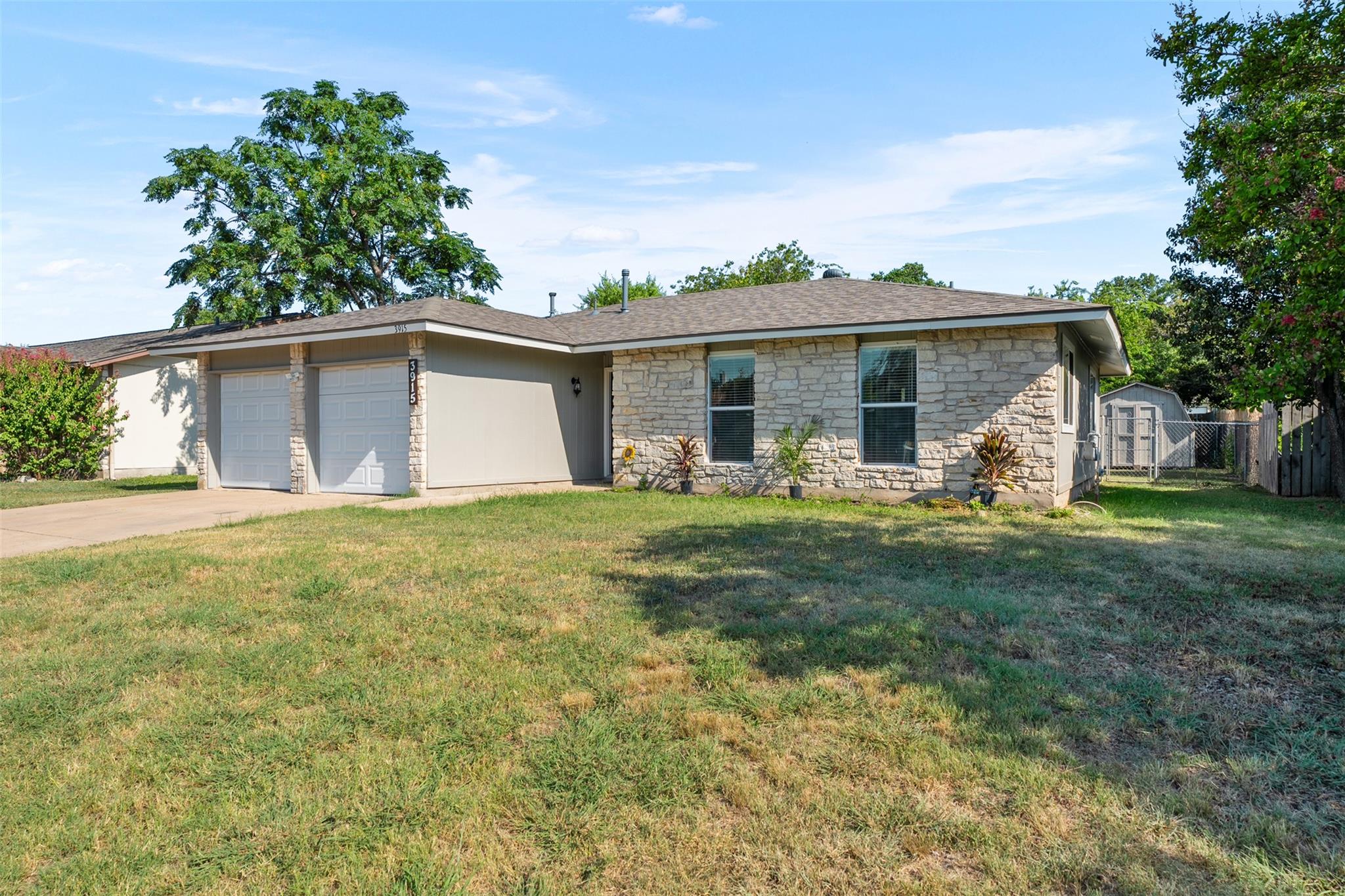 3915 Hillside Dr, Round Rock, TX 78681