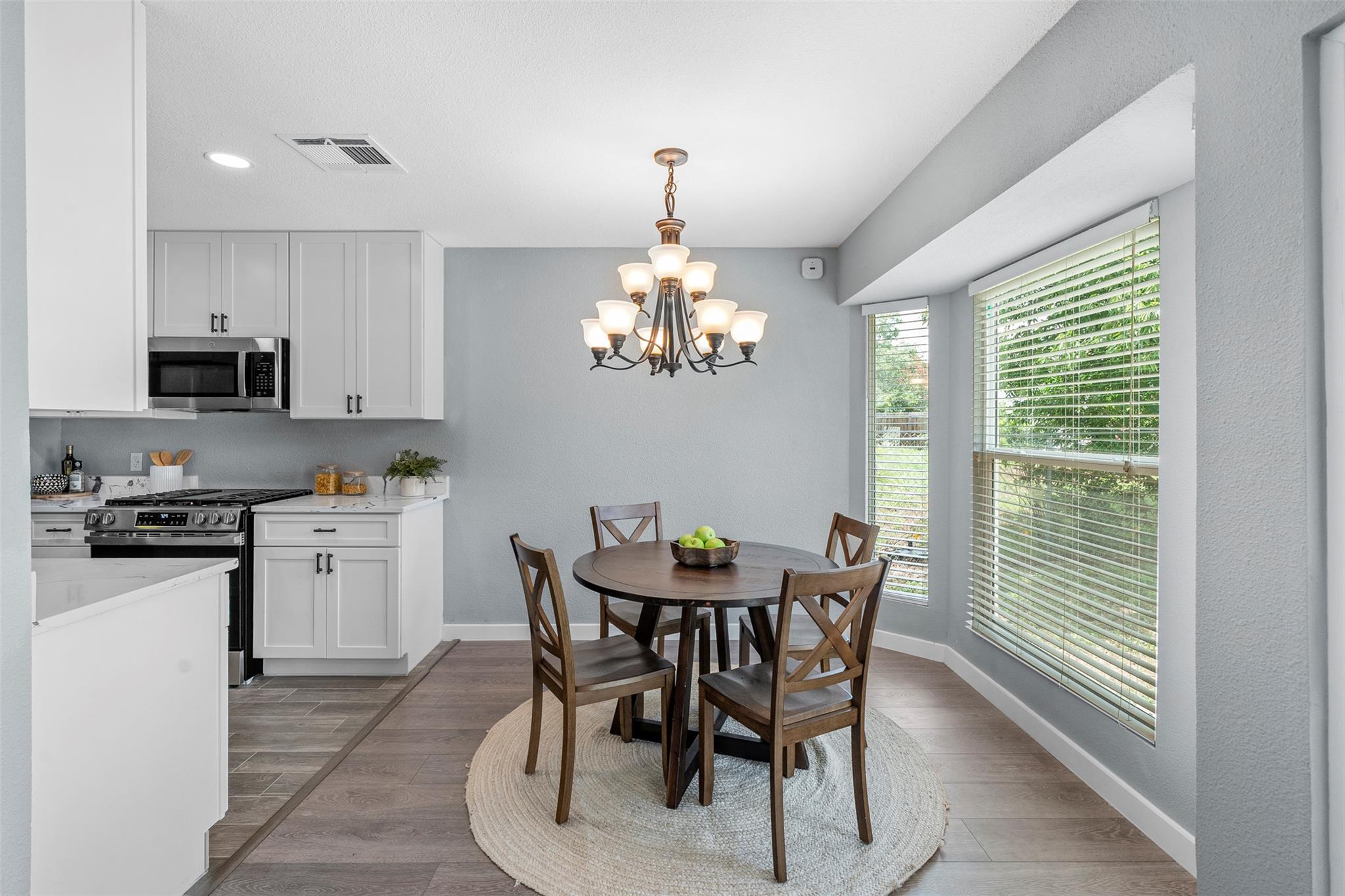 3915 Hillside Dr, Round Rock, TX 78681