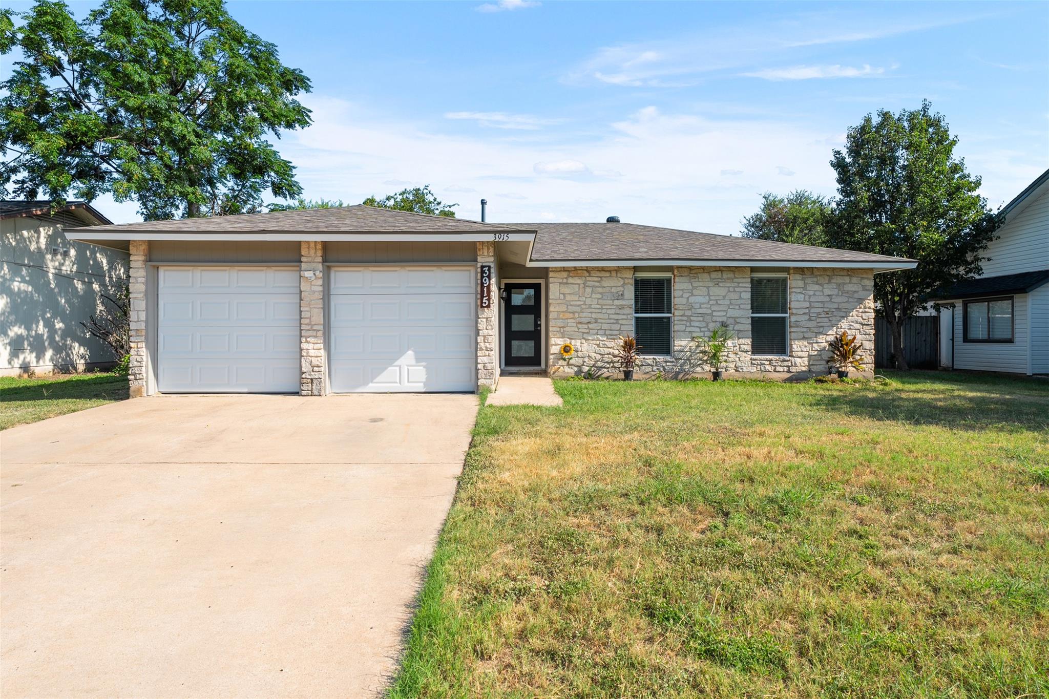 3915 Hillside Dr, Round Rock, TX 78681