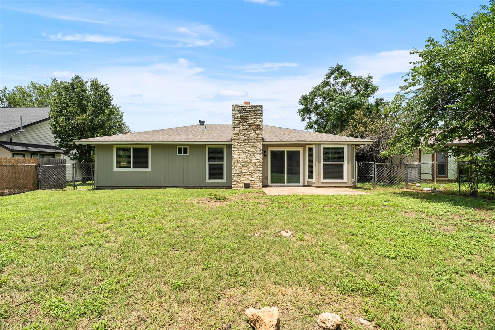 3915 Hillside Dr, Round Rock, TX 78681