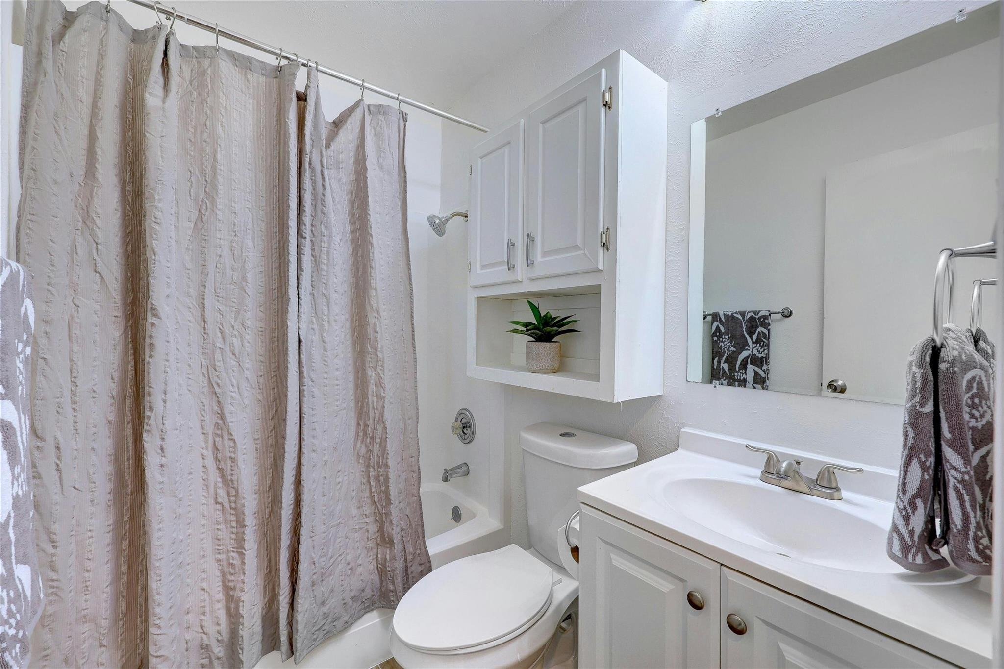 703 Country Aire Dr # B, Round Rock, TX 78664