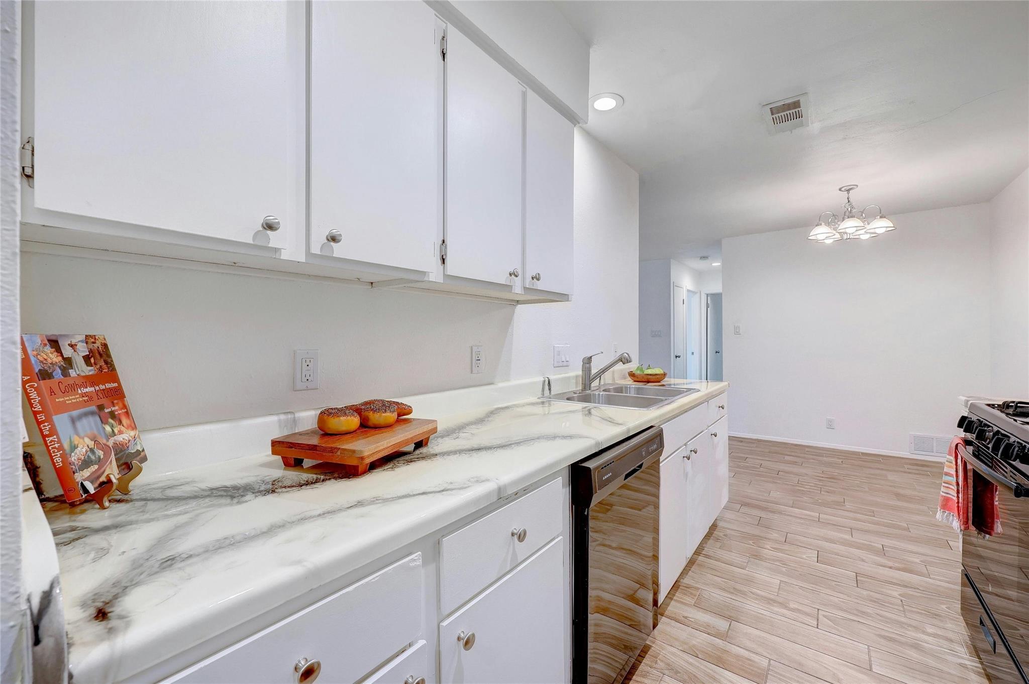 703 Country Aire Dr # B, Round Rock, TX 78664