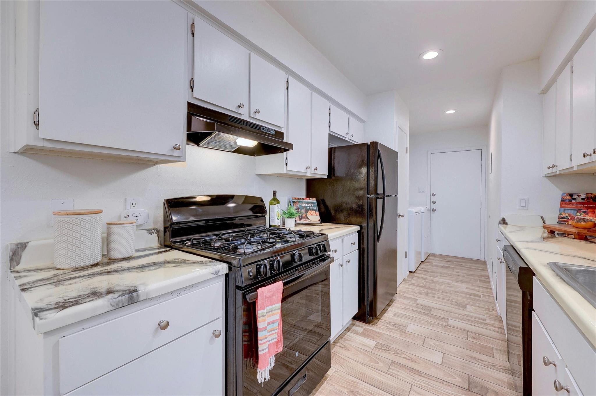 703 Country Aire Dr # B, Round Rock, TX 78664