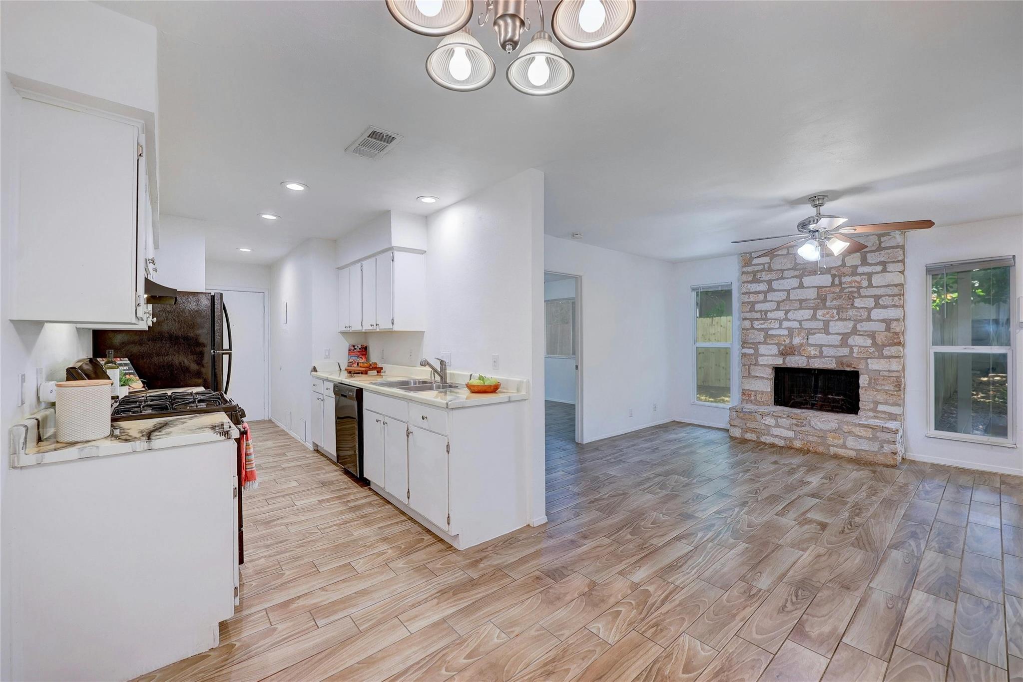 703 Country Aire Dr # B, Round Rock, TX 78664