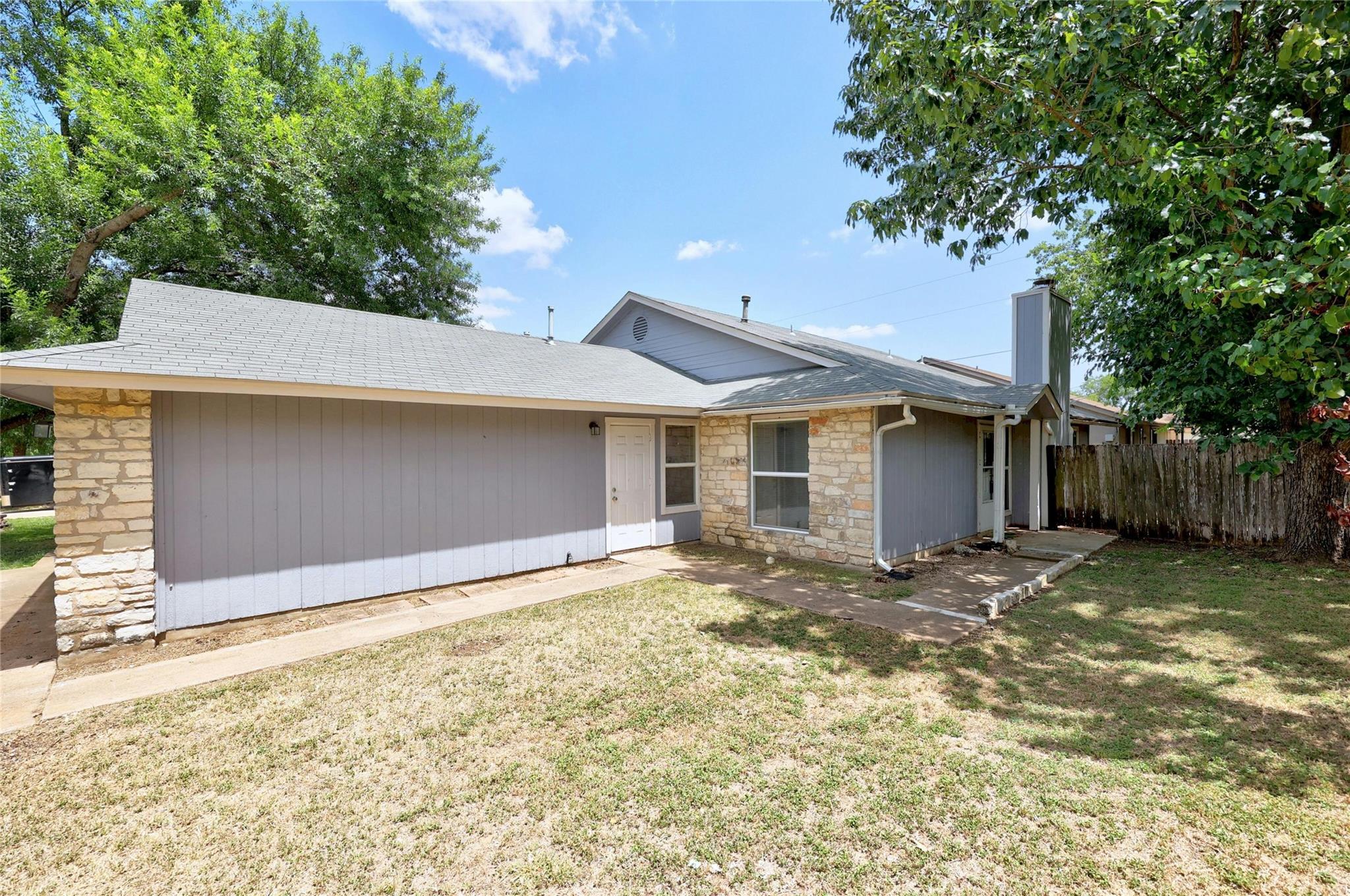 703 Country Aire Dr # B, Round Rock, TX 78664