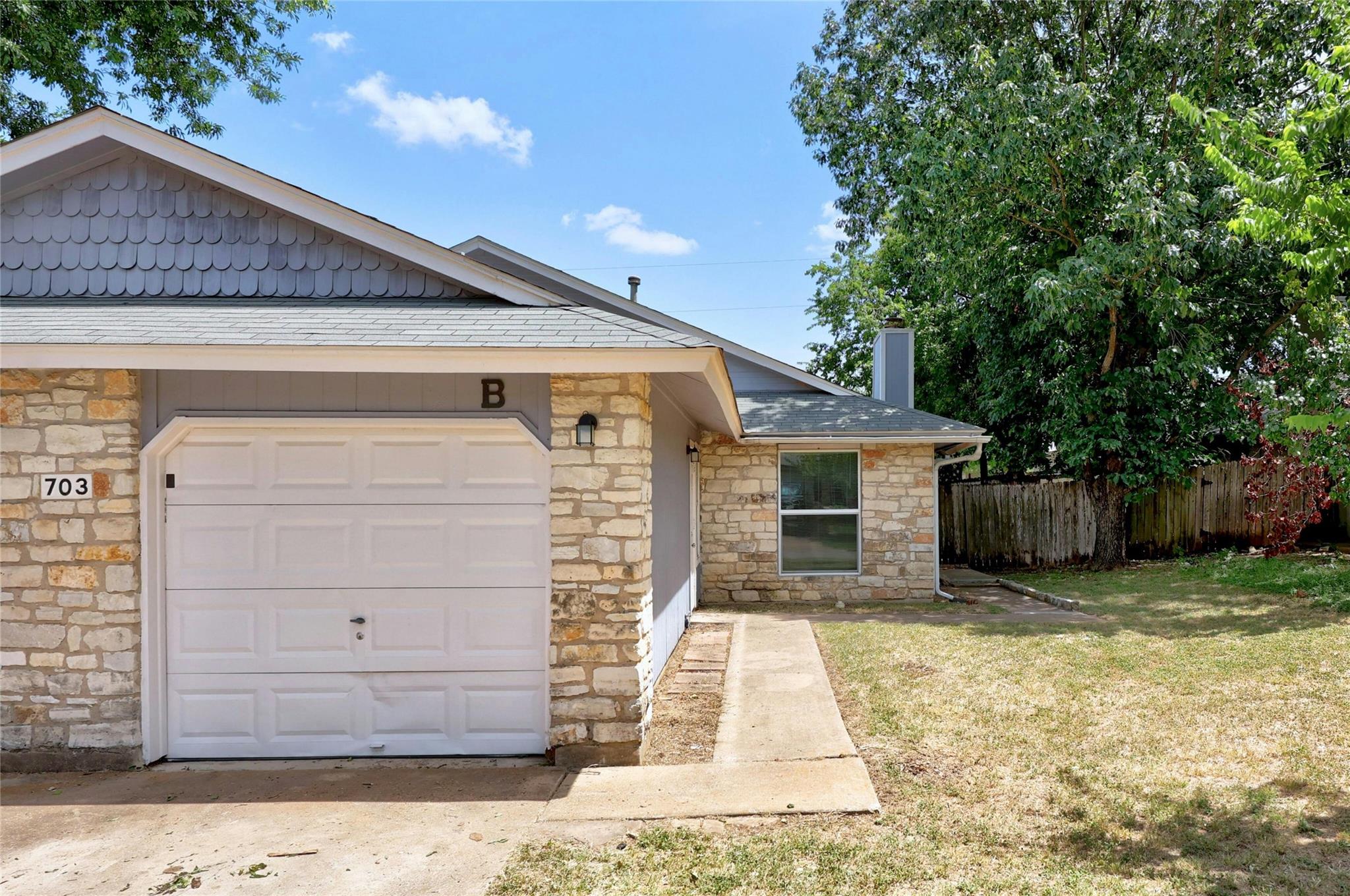 703 Country Aire Dr # B, Round Rock, TX 78664