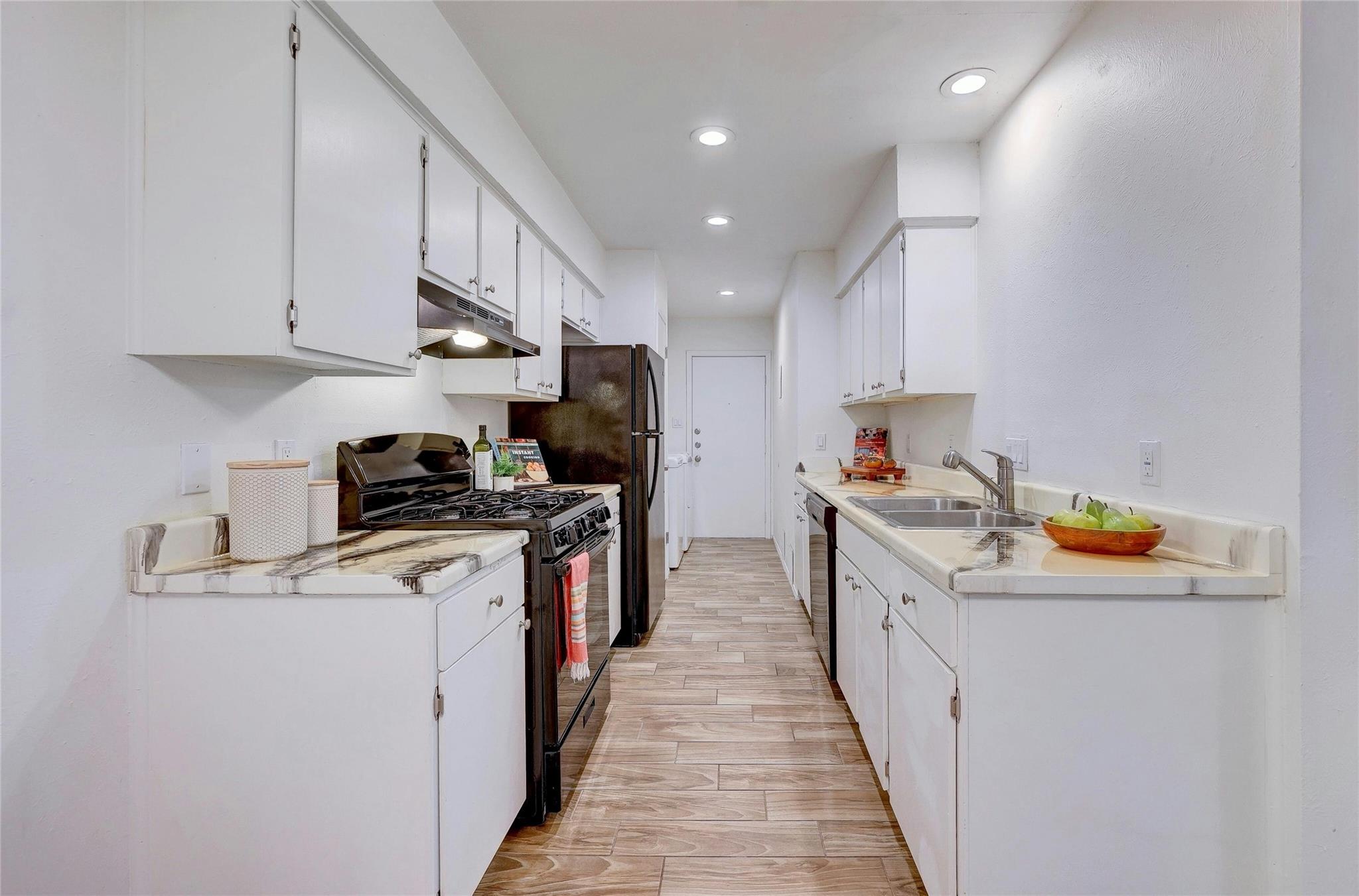703 Country Aire Dr # B, Round Rock, TX 78664