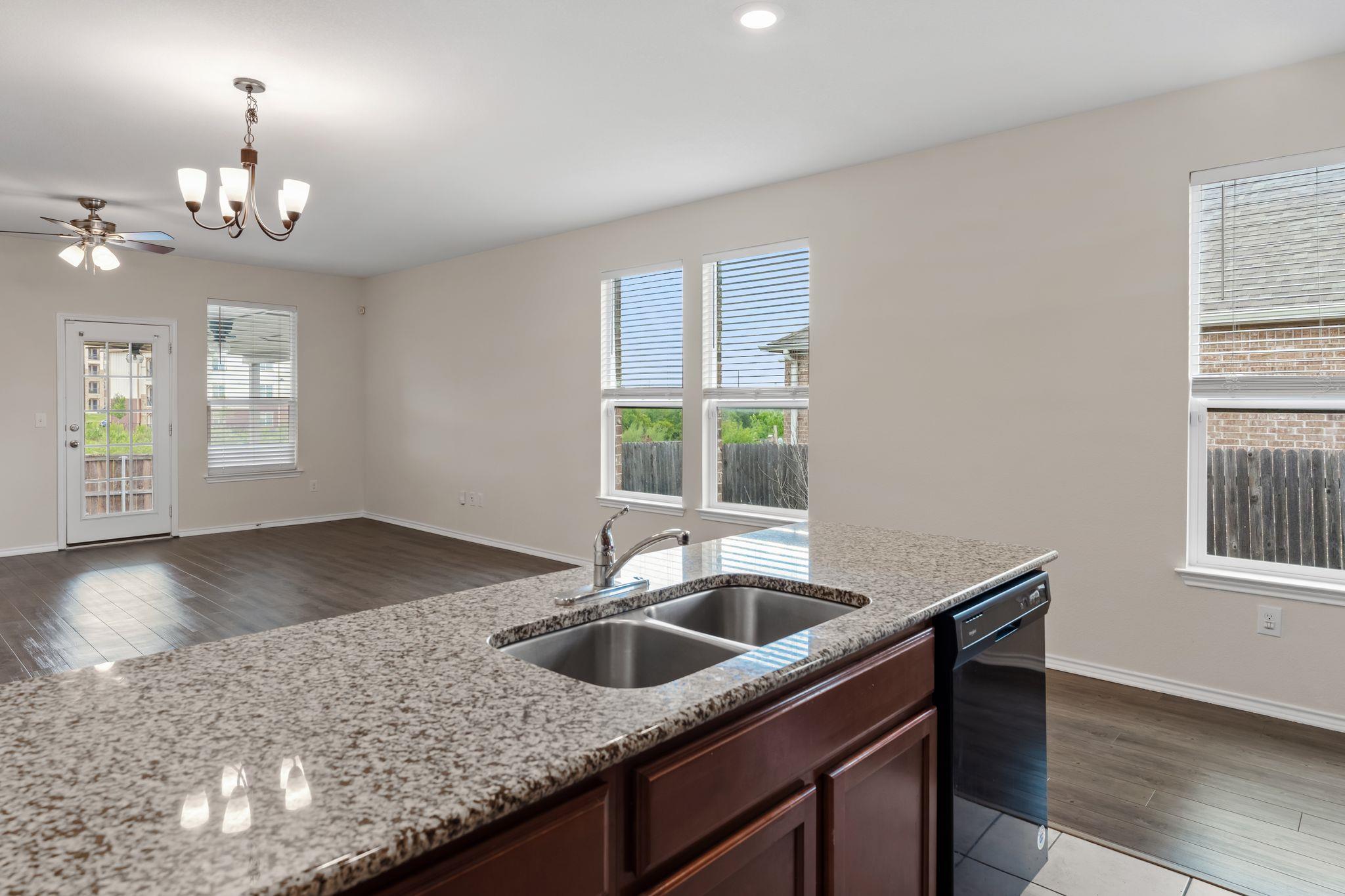 633 Weizenbock Ln, Austin, TX 78728