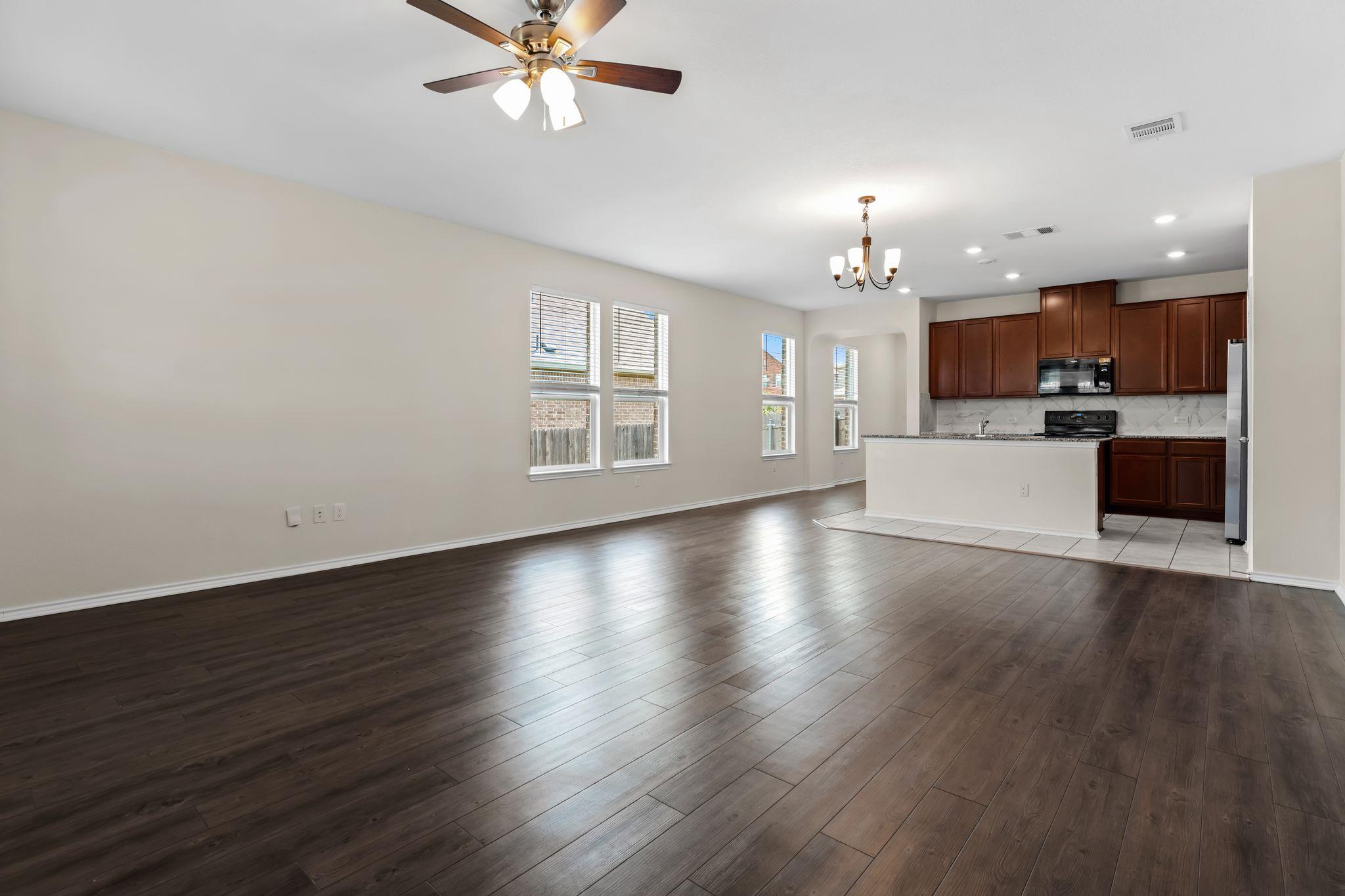 633 Weizenbock Ln, Austin, TX 78728