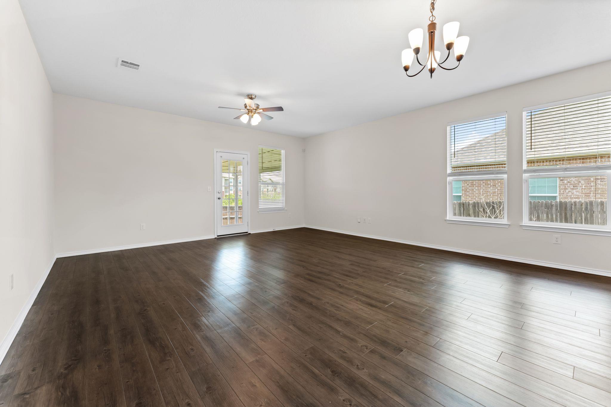633 Weizenbock Ln, Austin, TX 78728