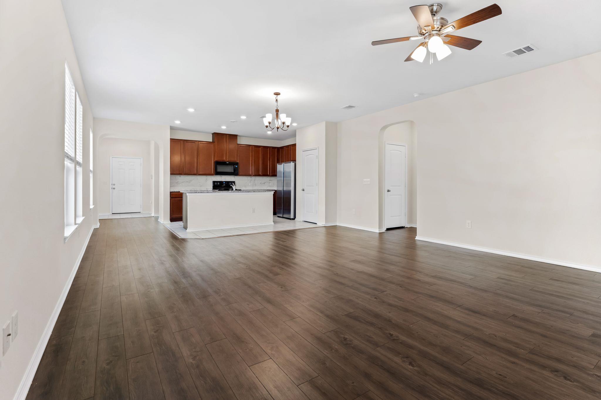 633 Weizenbock Ln, Austin, TX 78728