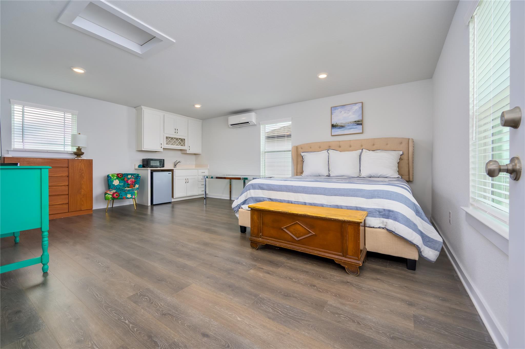 208 Garner Dr, Kyle, TX 78640