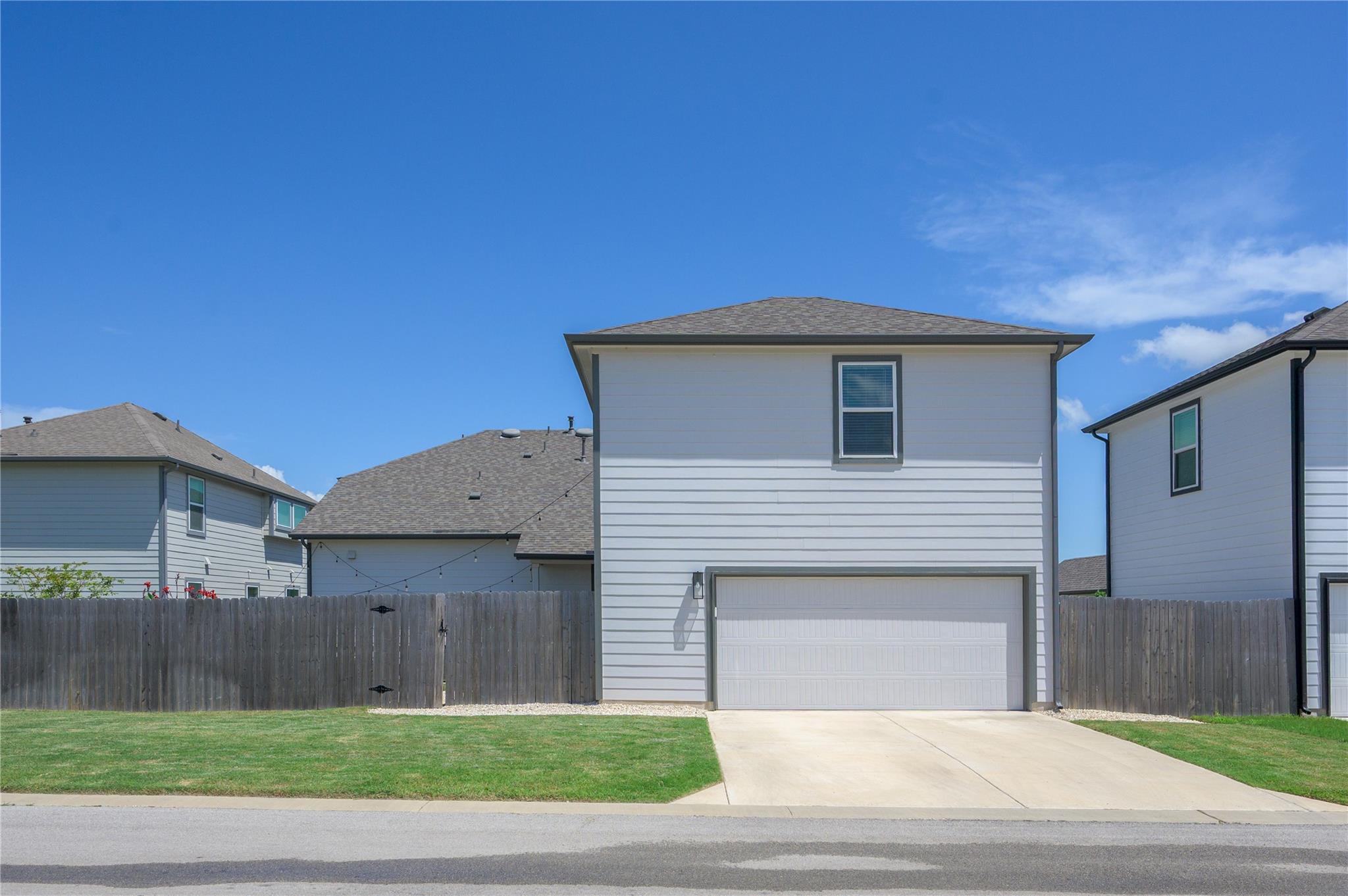 208 Garner Dr, Kyle, TX 78640