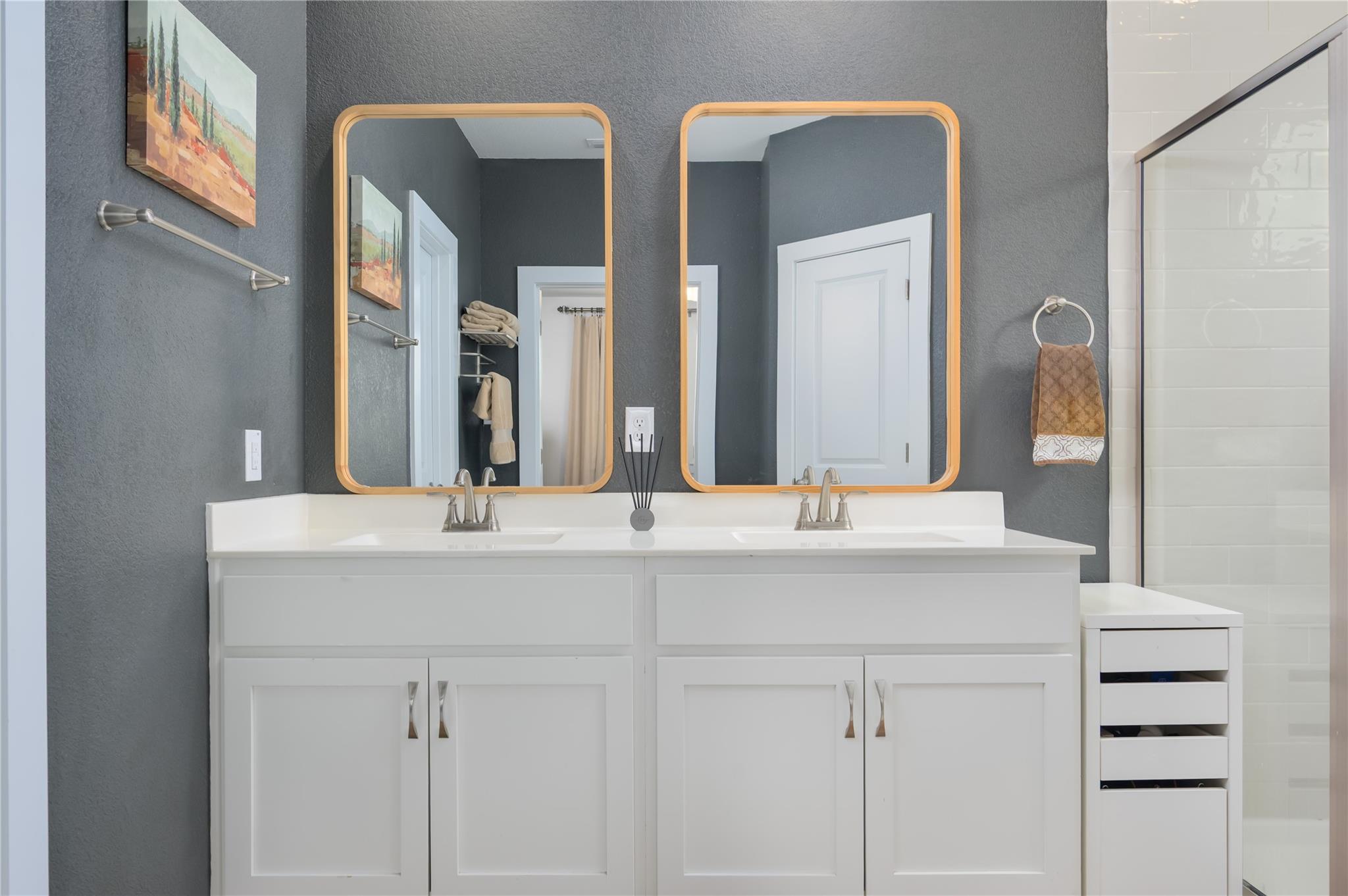 208 Garner Dr, Kyle, TX 78640