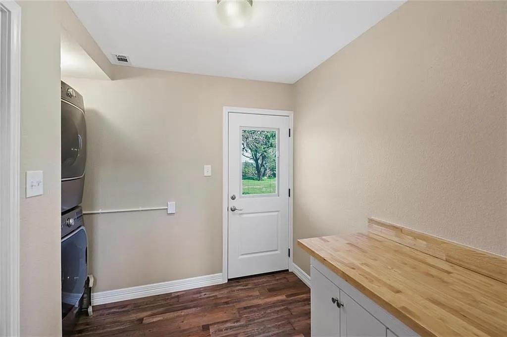 8508 Grandview Dr, Jonestown, TX 78645