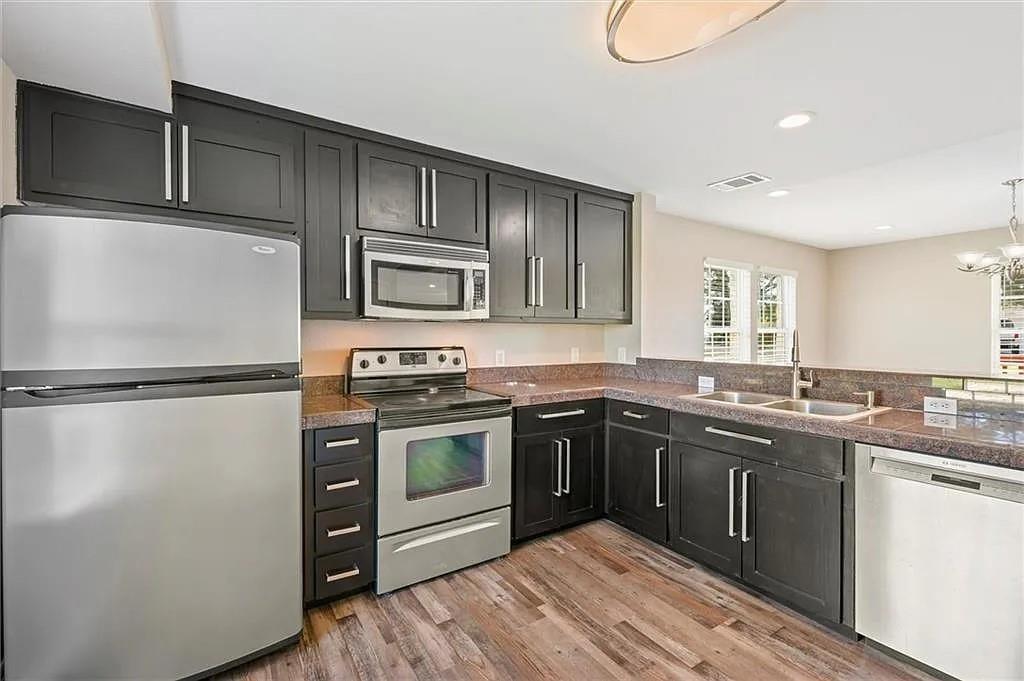 8508 Grandview Dr, Jonestown, TX 78645