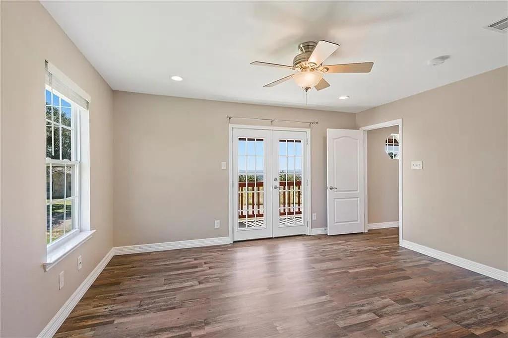8508 Grandview Dr, Jonestown, TX 78645