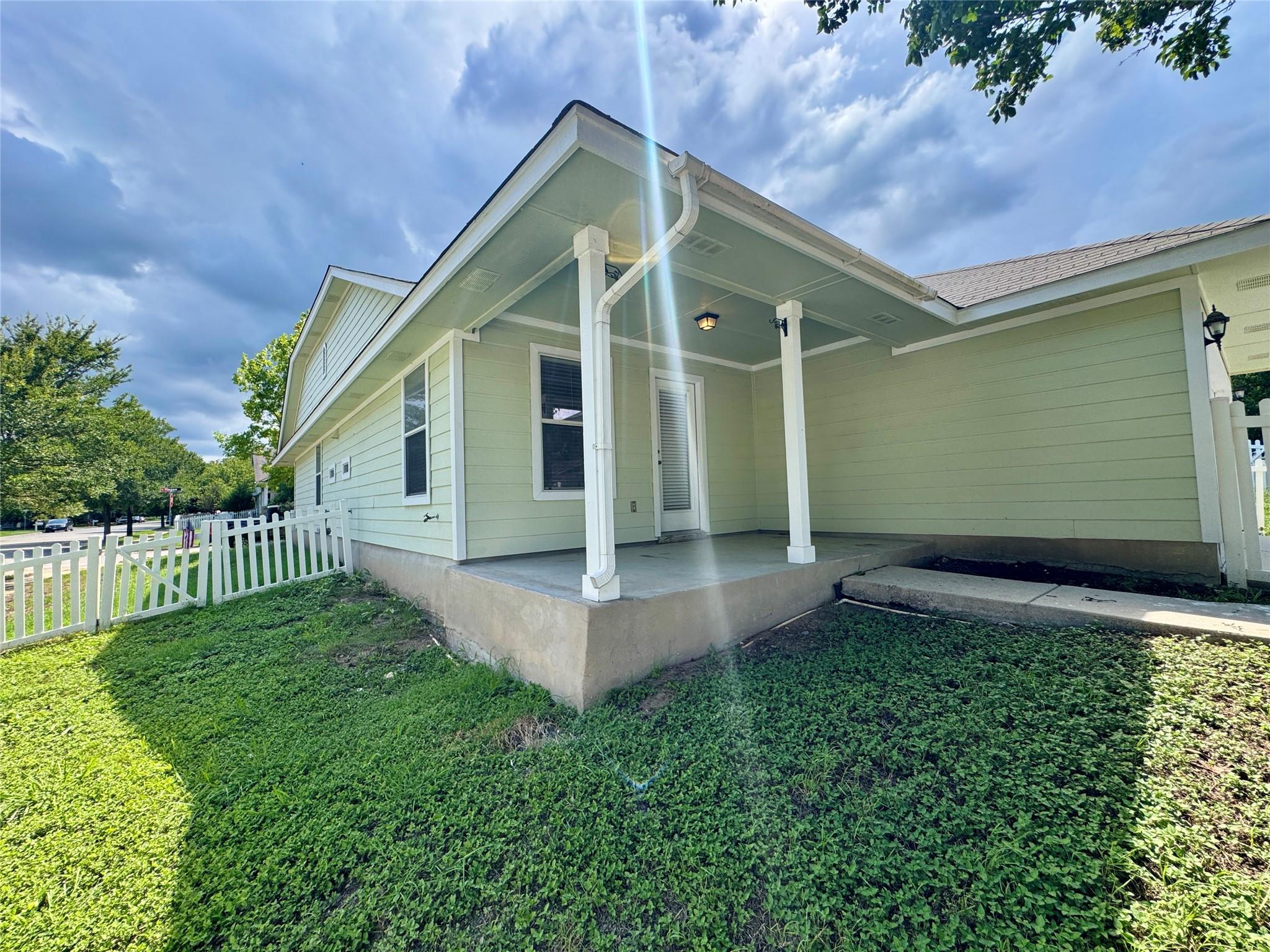 664 Hogan, Kyle, TX 78640