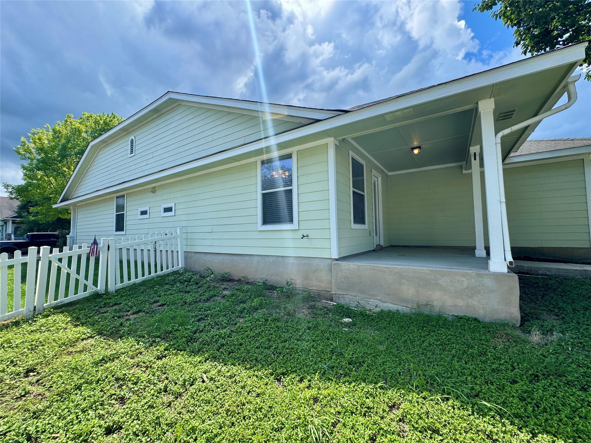 664 Hogan, Kyle, TX 78640