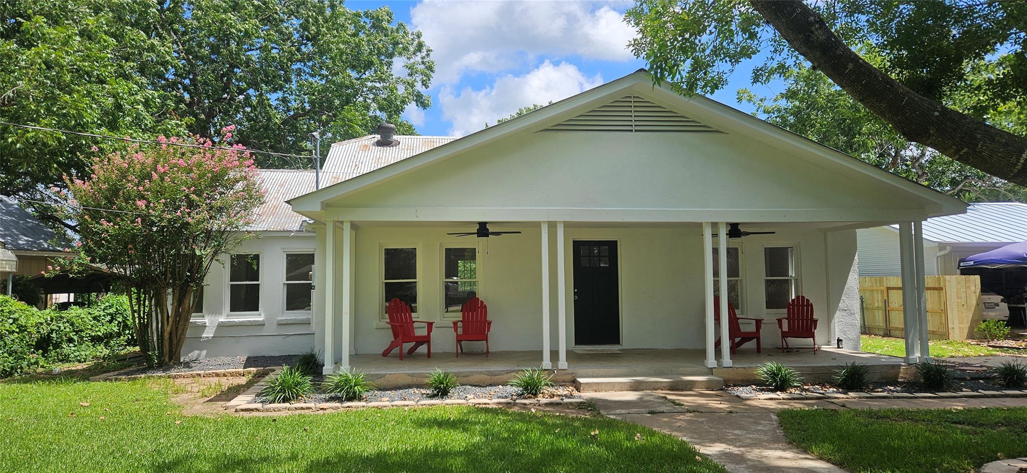 505 Colorado St, Smithville, TX 78957