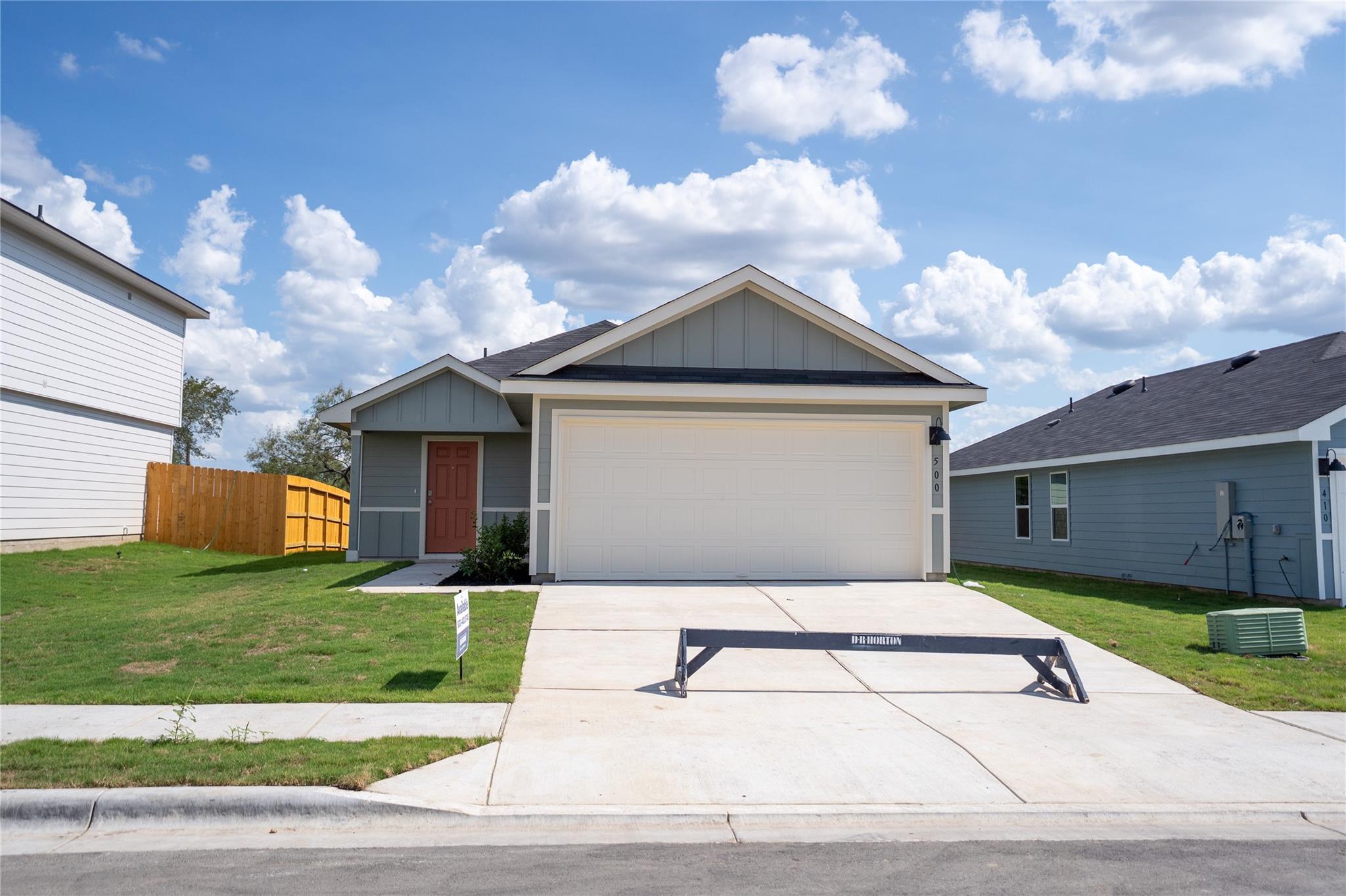 500 WILD GOOSE Dr, Luling, TX 78648