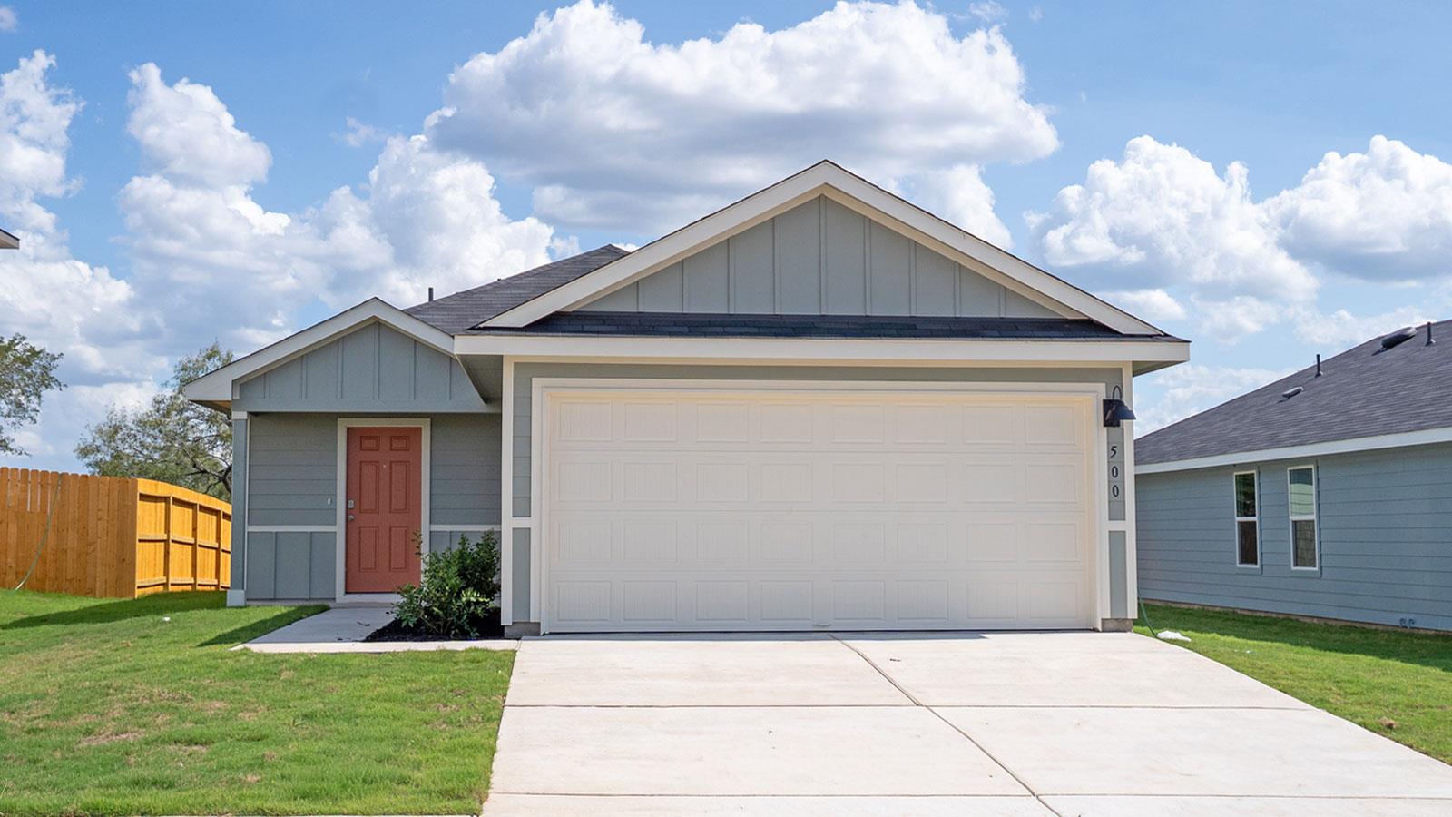 500 WILD GOOSE Dr, Luling, TX 78648