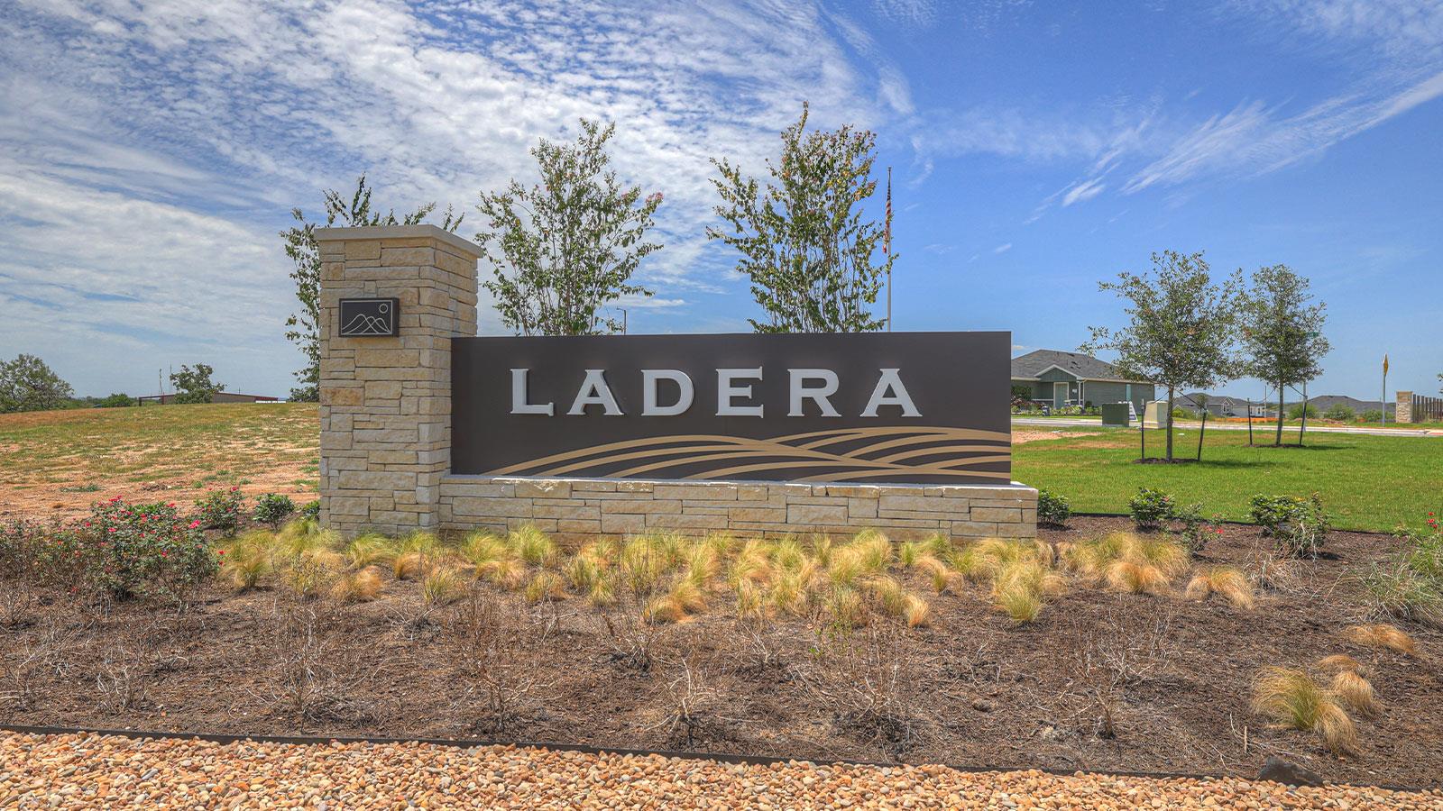 500 WILD GOOSE Dr, Luling, TX 78648