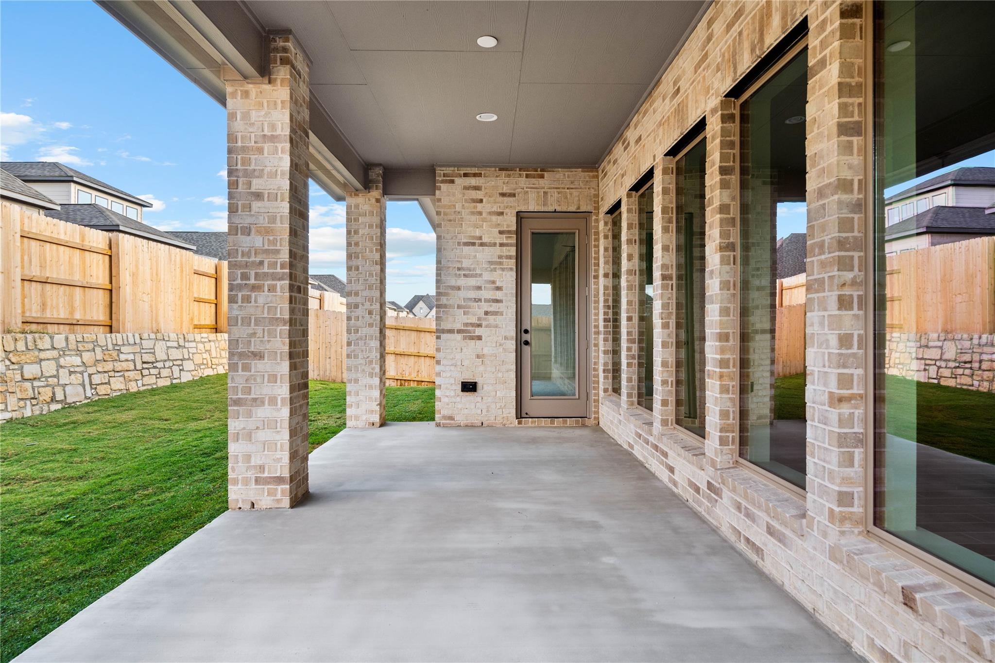 639 Bay Breeze Dr, Kyle, TX 78640