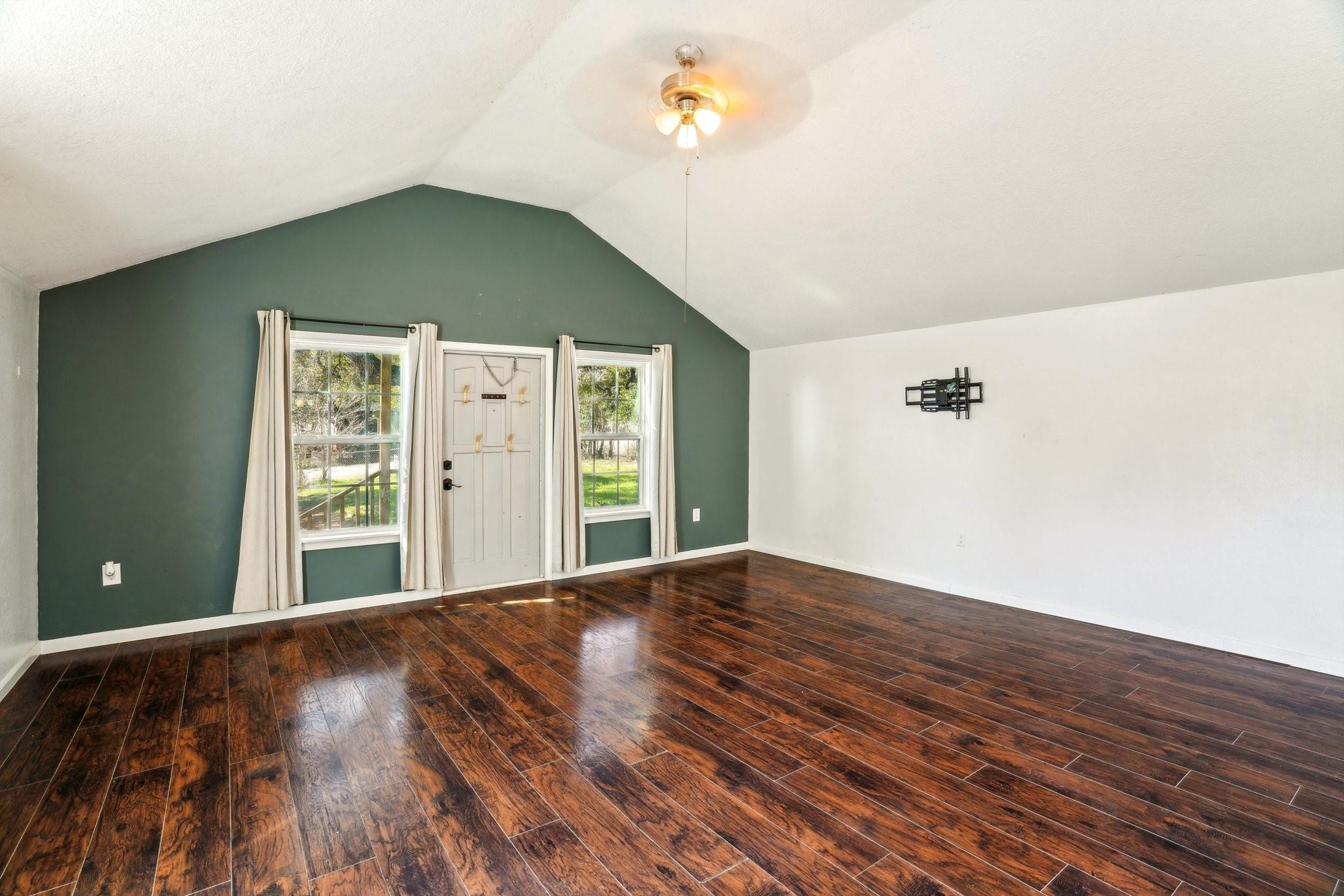 299 Valley View St, Canyon Lake, TX 78133