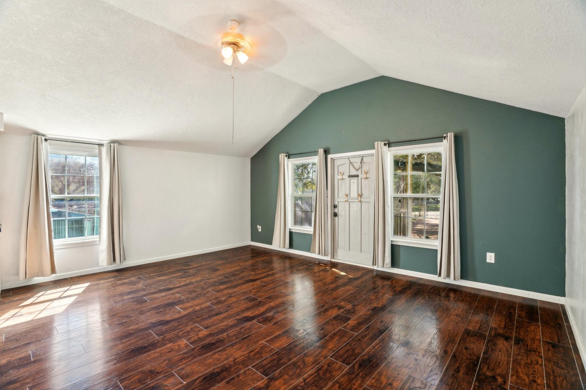 299 Valley View St, Canyon Lake, TX 78133