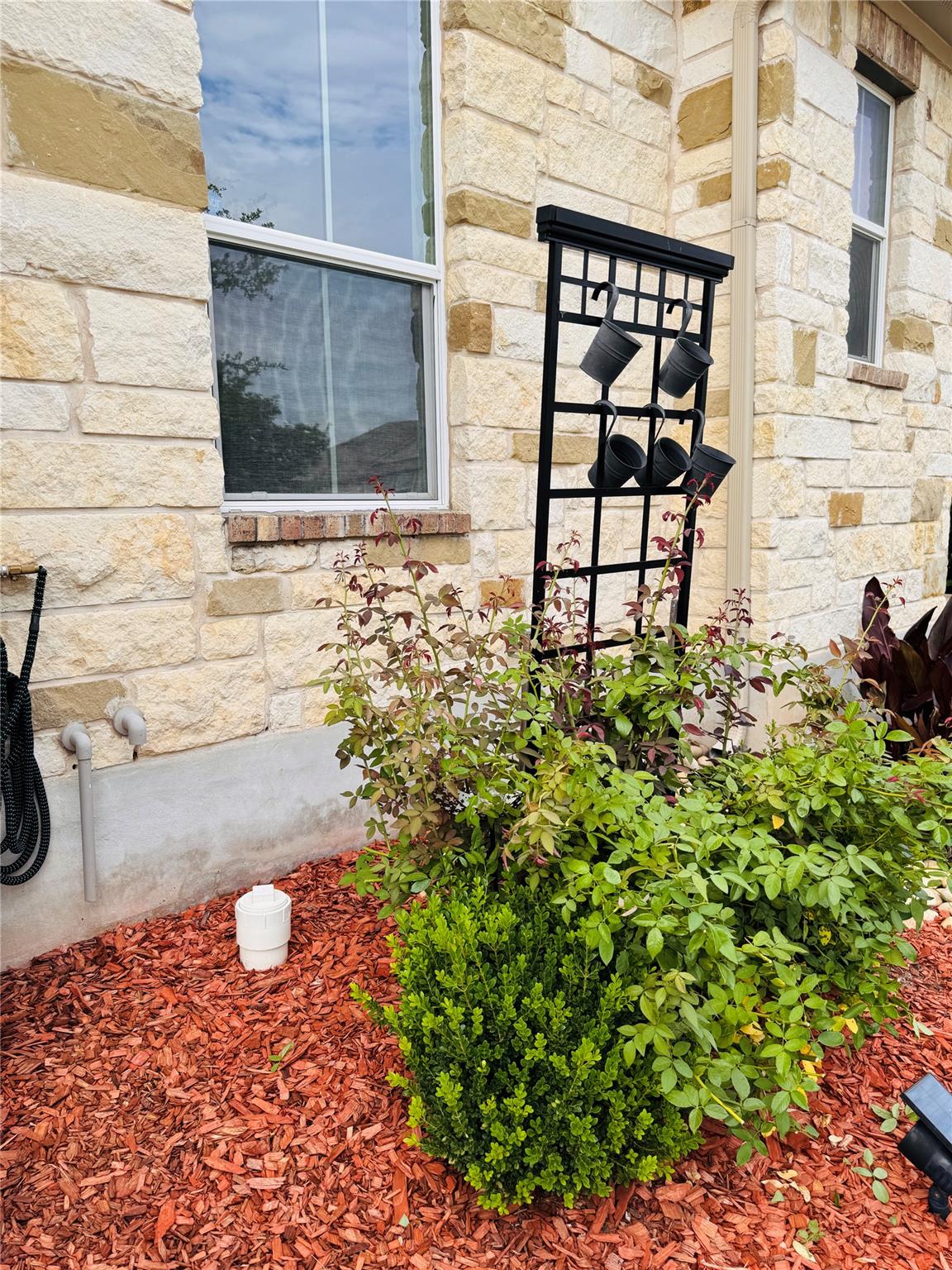402 Crater Lake Dr, Pflugerville, TX 78660