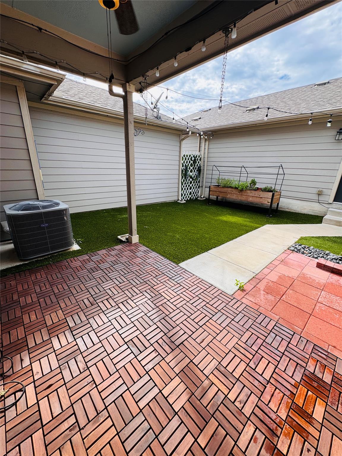 402 Crater Lake Dr, Pflugerville, TX 78660