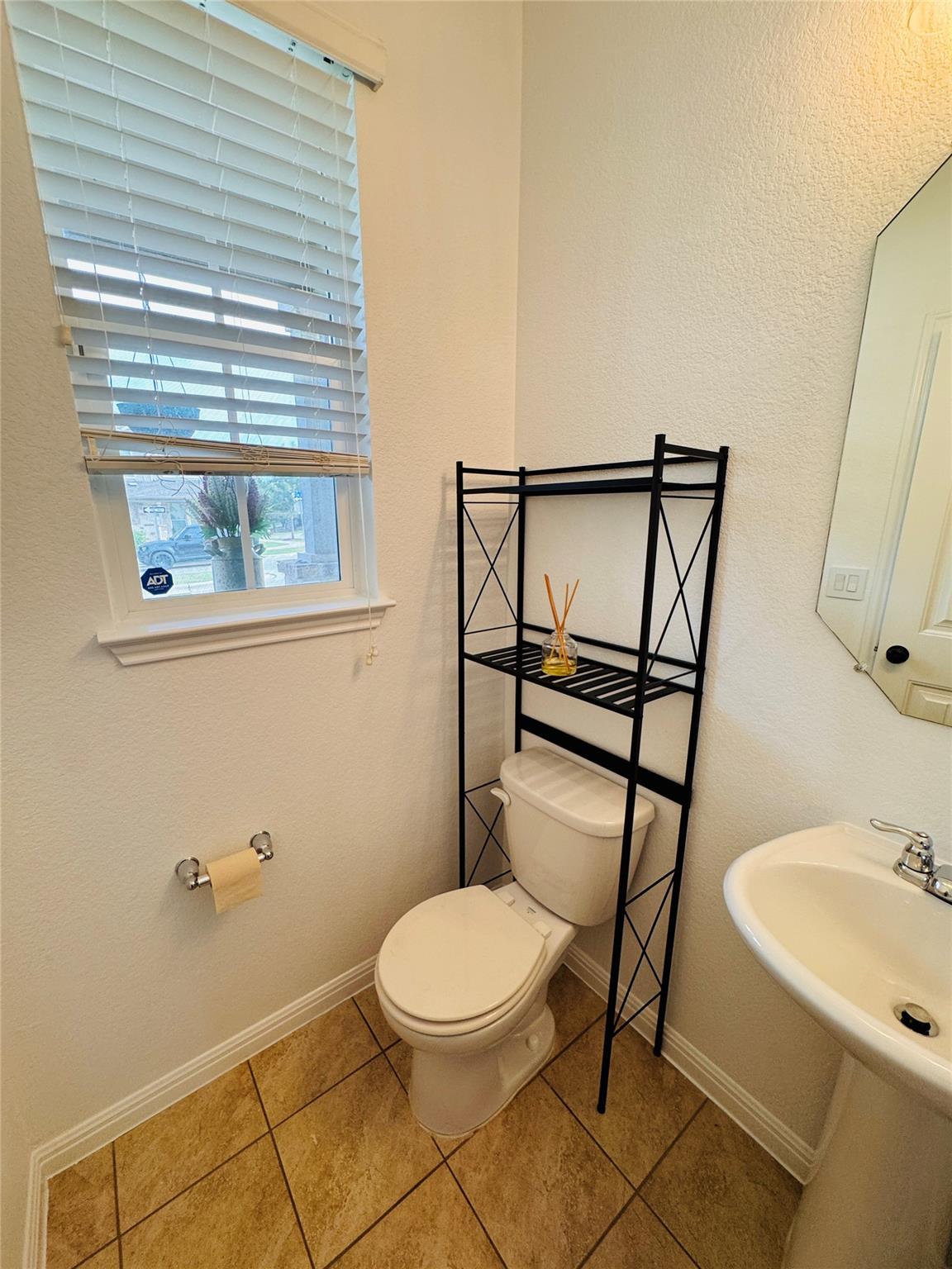 402 Crater Lake Dr, Pflugerville, TX 78660