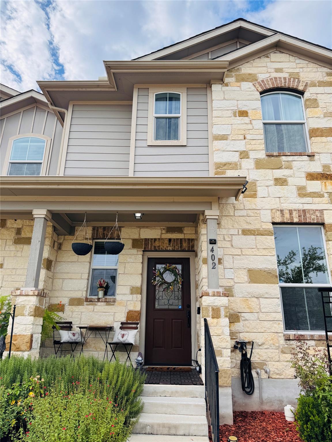 402 Crater Lake Dr, Pflugerville, TX 78660