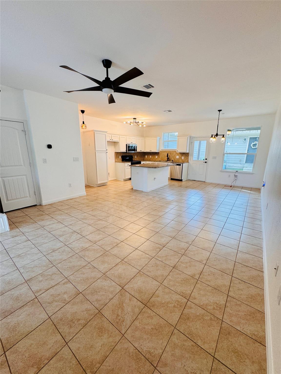 402 Crater Lake Dr, Pflugerville, TX 78660