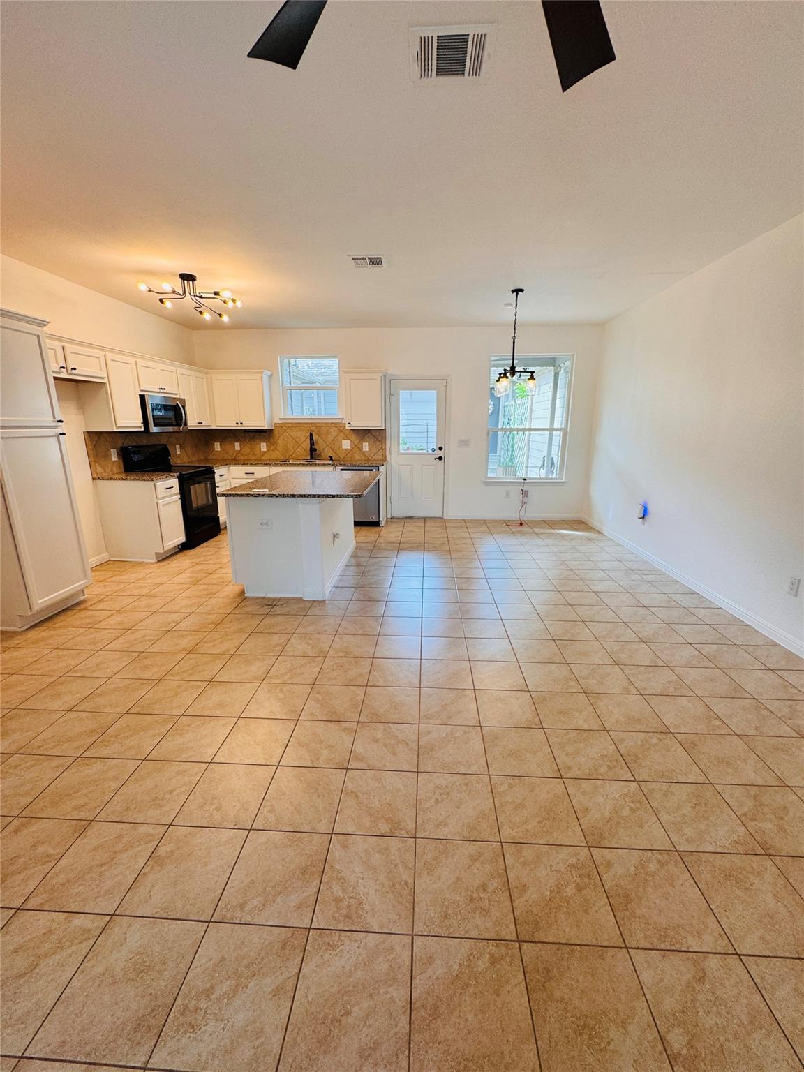 402 Crater Lake Dr, Pflugerville, TX 78660