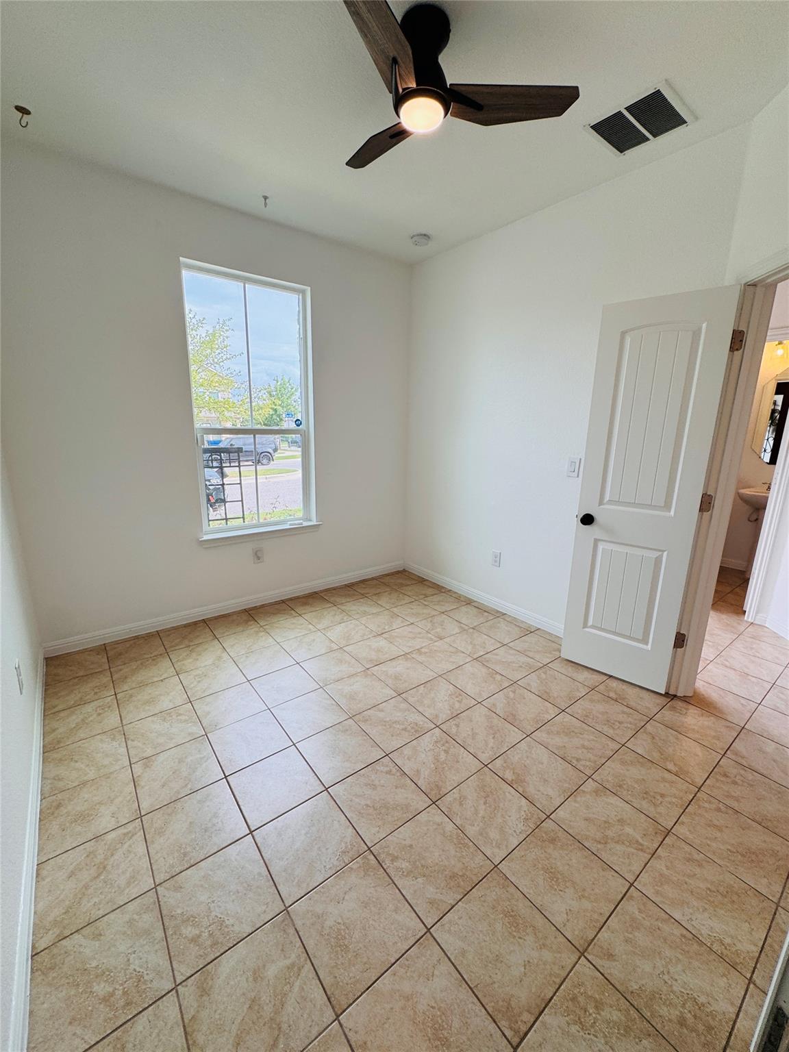 402 Crater Lake Dr, Pflugerville, TX 78660