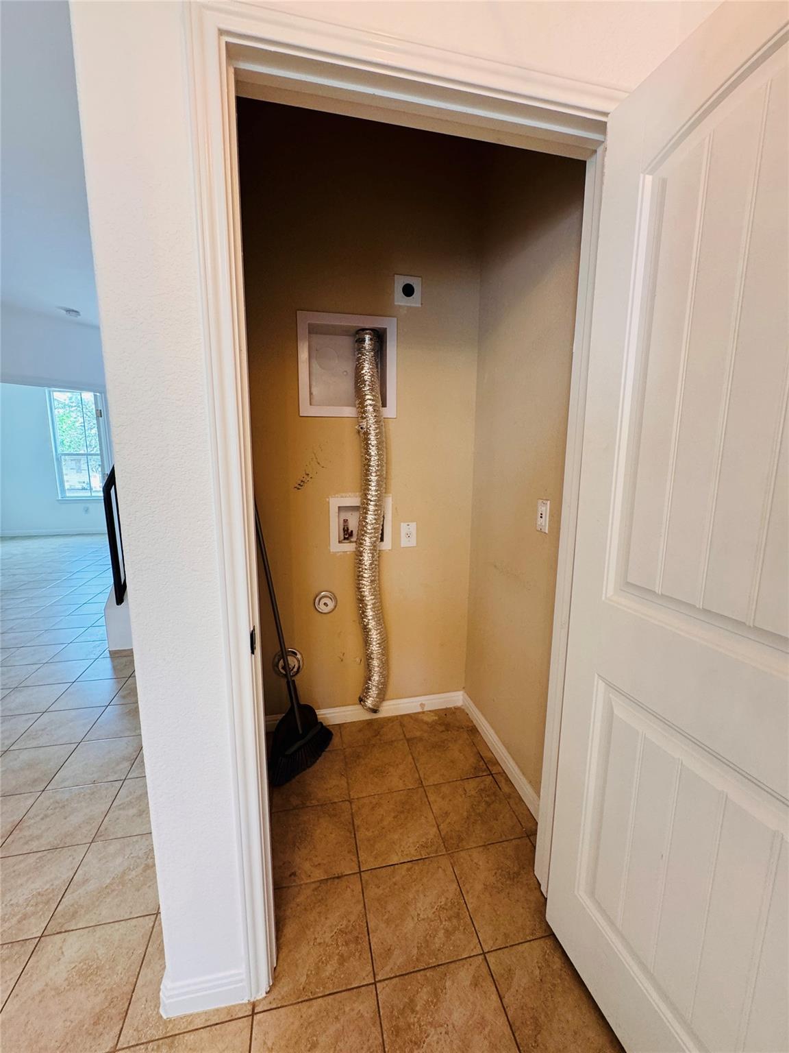 402 Crater Lake Dr, Pflugerville, TX 78660