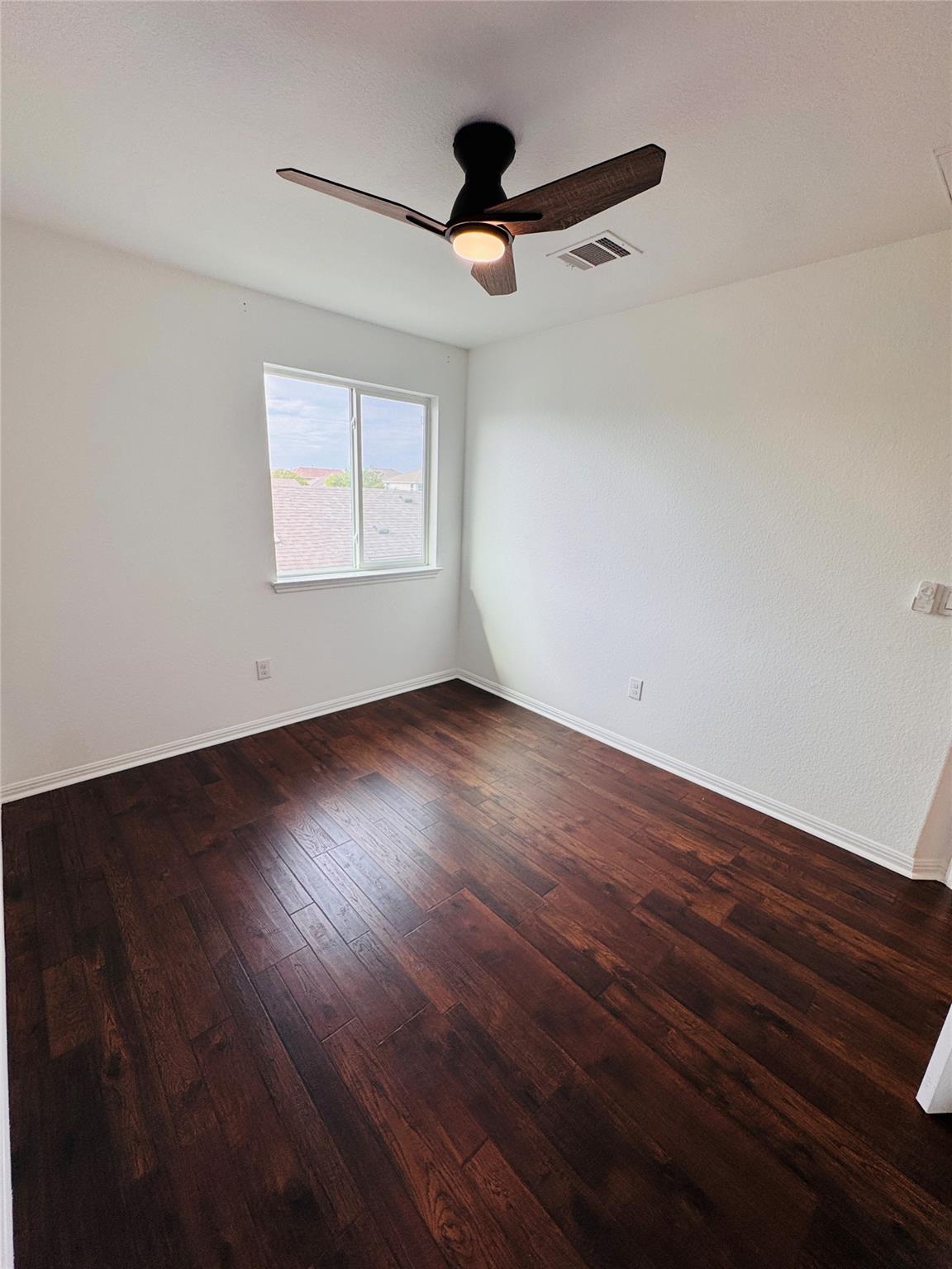 402 Crater Lake Dr, Pflugerville, TX 78660