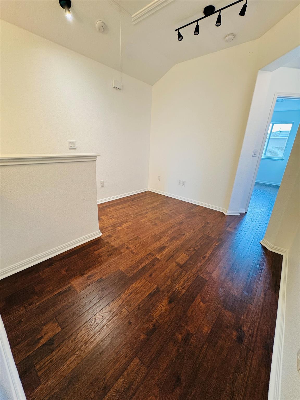 402 Crater Lake Dr, Pflugerville, TX 78660