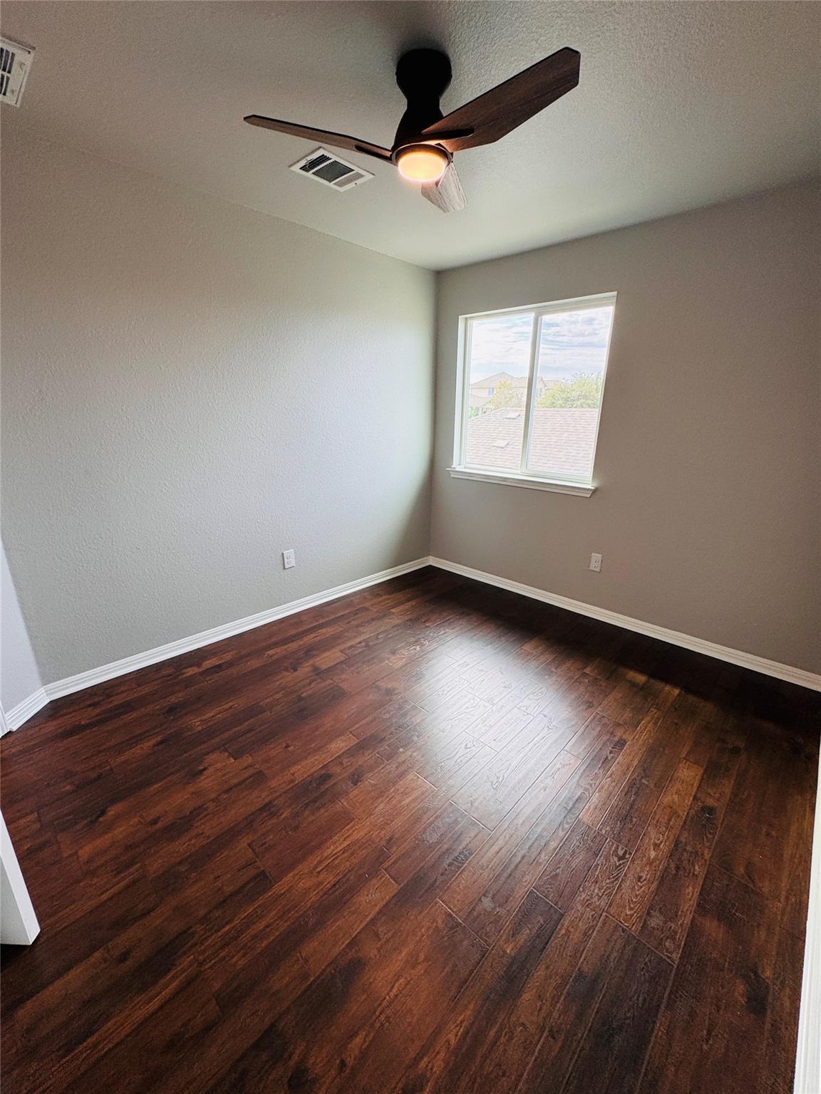 402 Crater Lake Dr, Pflugerville, TX 78660